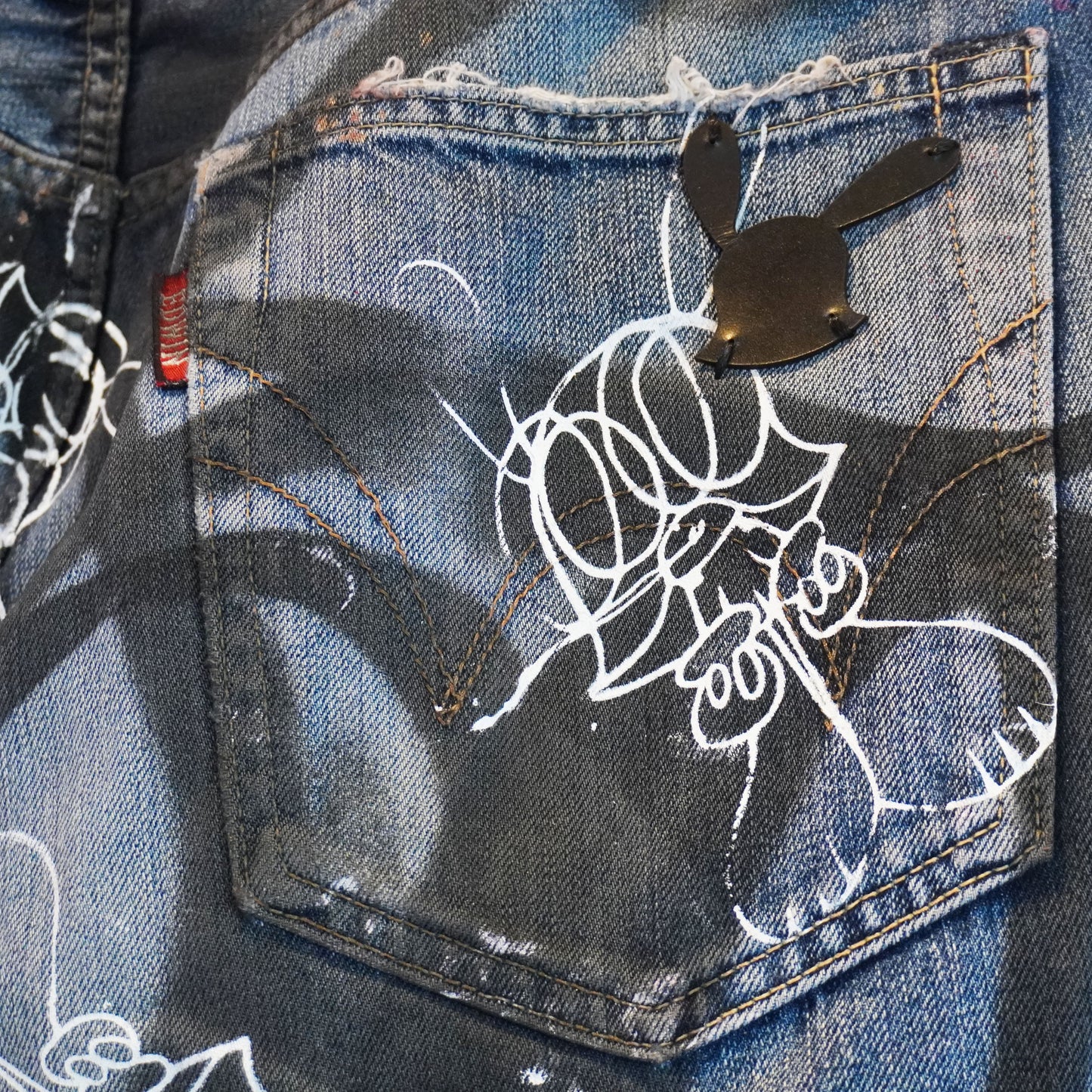 SKOLOCT SPRAY PAINTED JEANS - 34