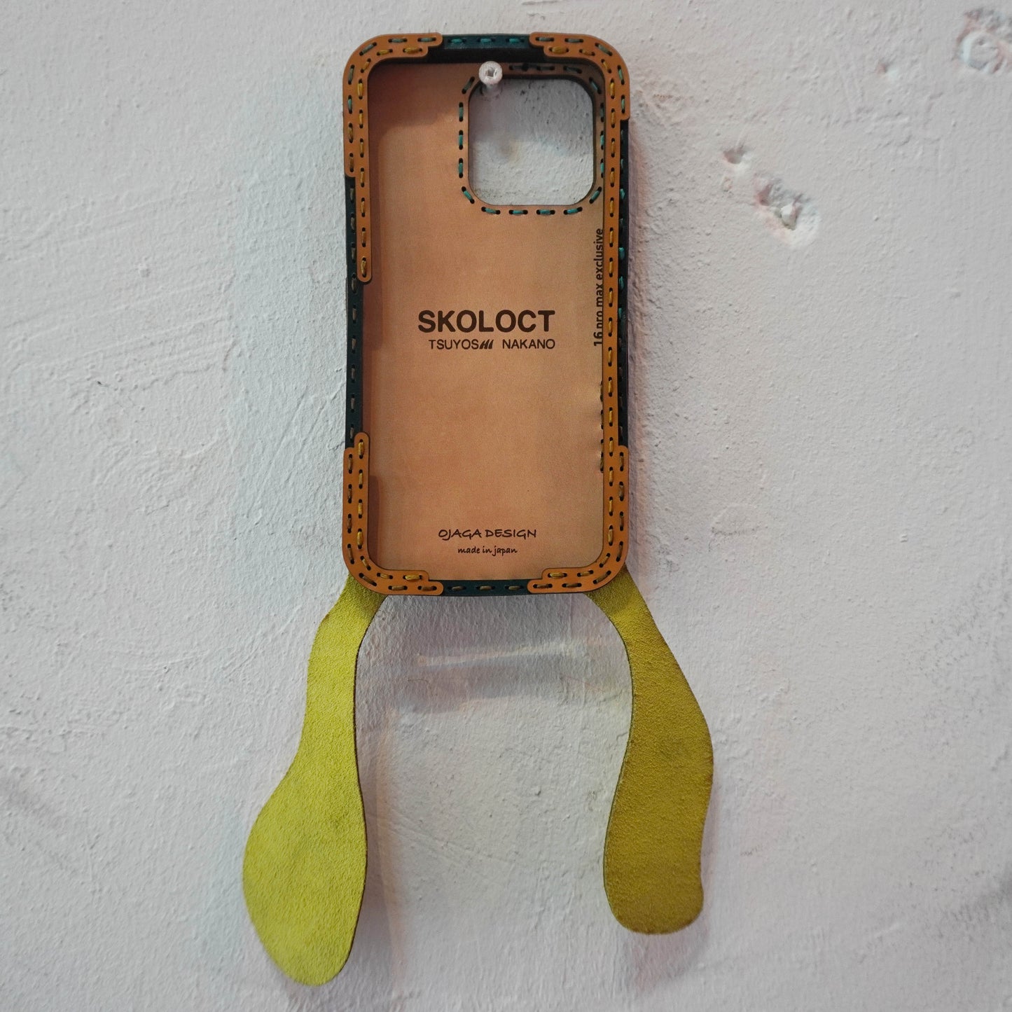 LEATHER PHONE CASE - iPhone 16 PRO MAX