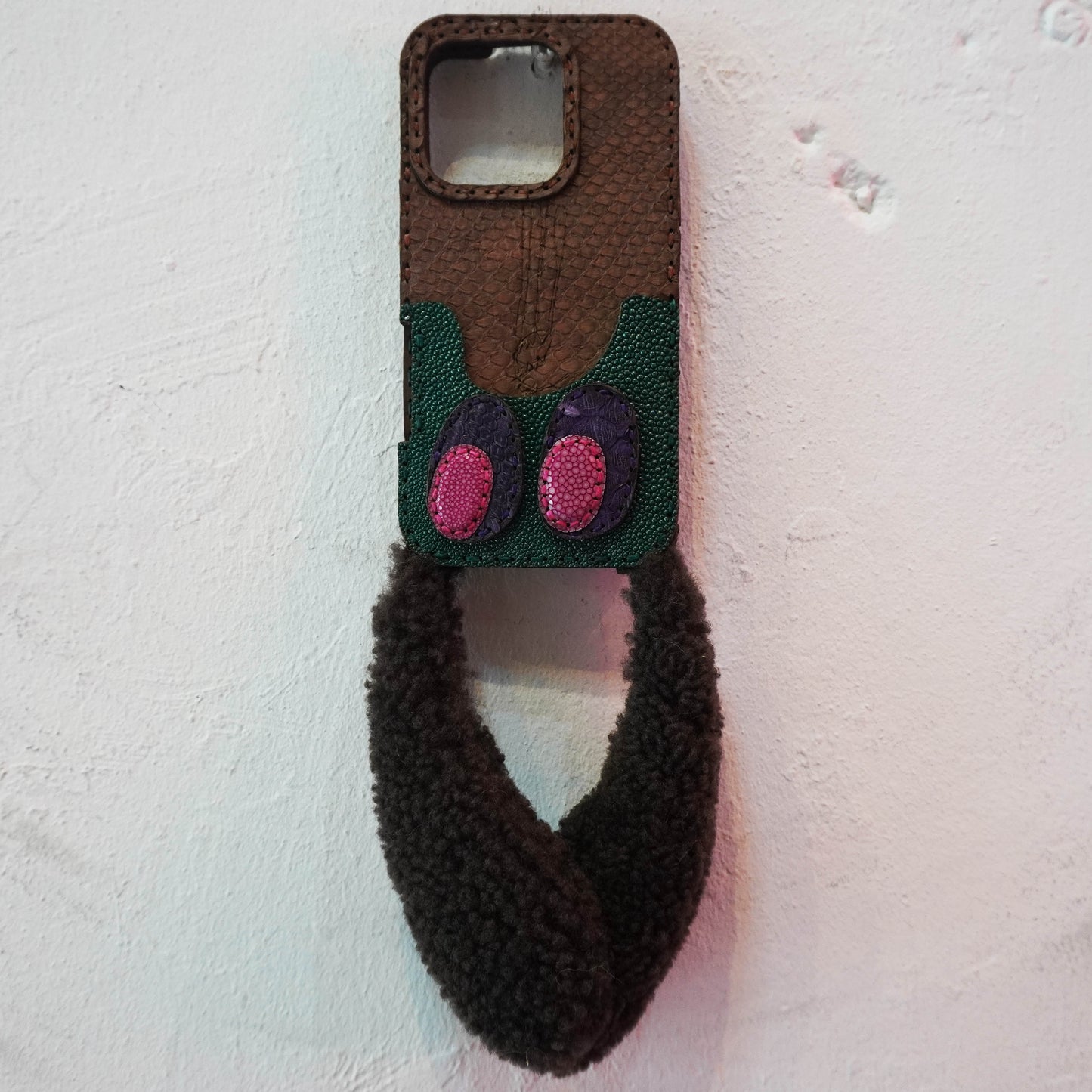 LEATHER PHONE CASE PYTHON - iPhone 16 PRO