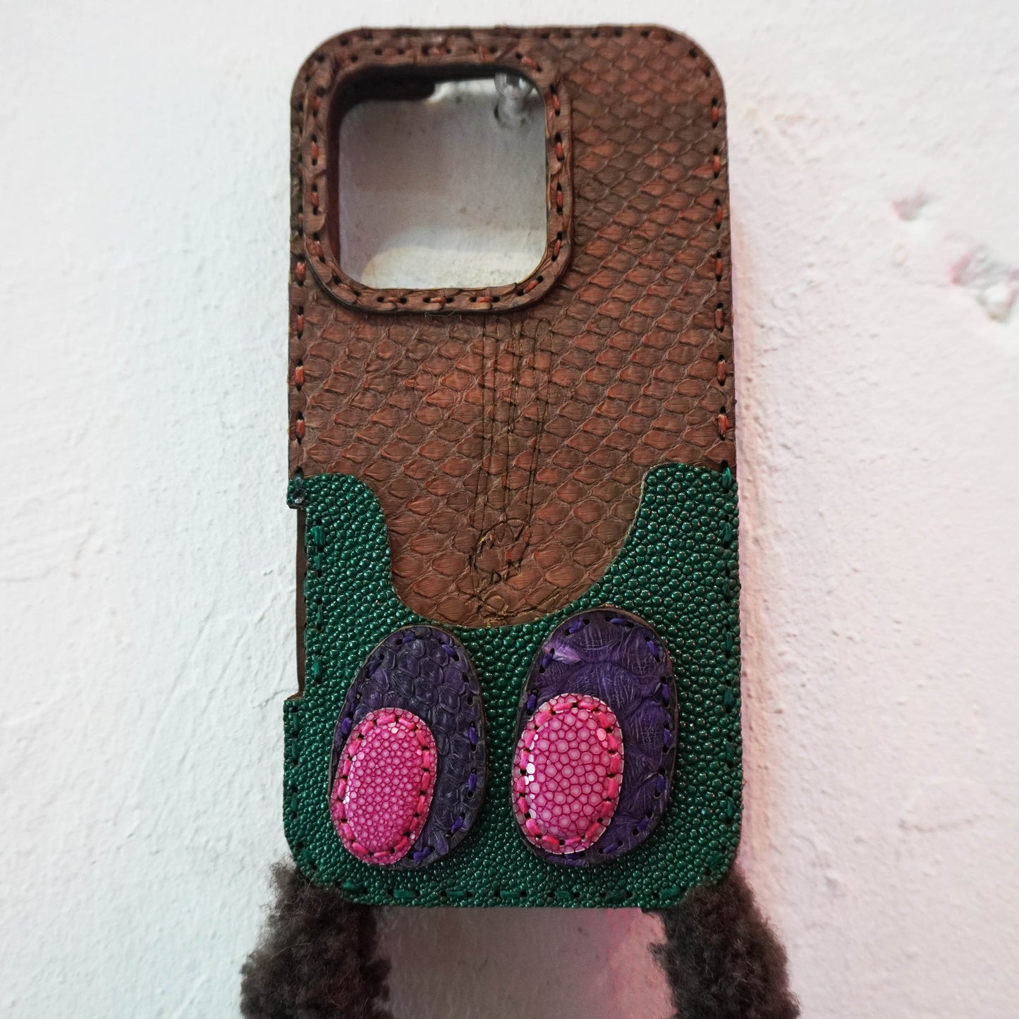 LEATHER PHONE CASE PYTHON - iPhone 16 PRO