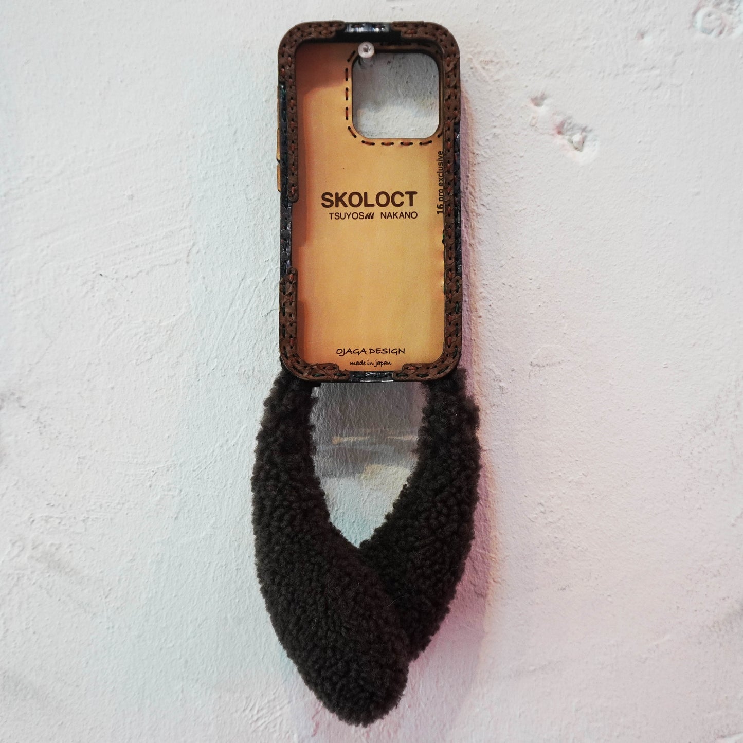 LEATHER PHONE CASE PYTHON - iPhone 16 PRO