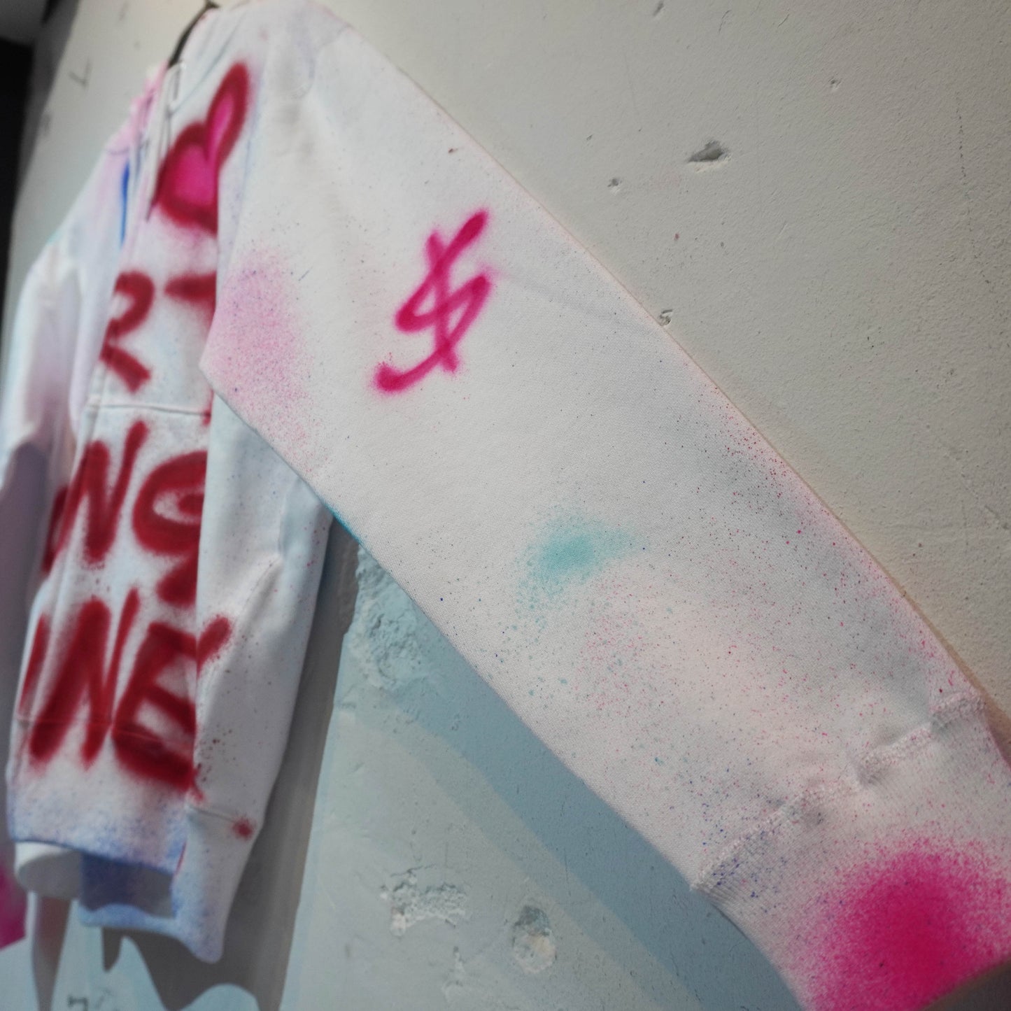 SKOLOCT SPRAY PAINTED ZIP HOODIE (S)