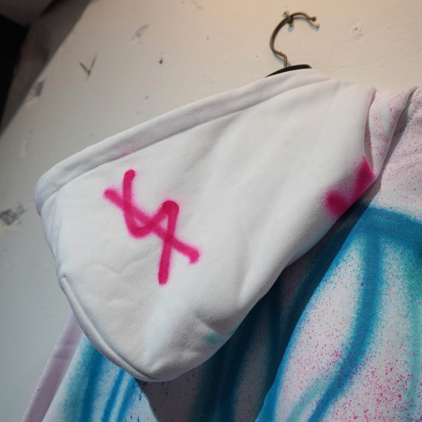 SKOLOCT SPRAY PAINTED ZIP HOODIE (S)