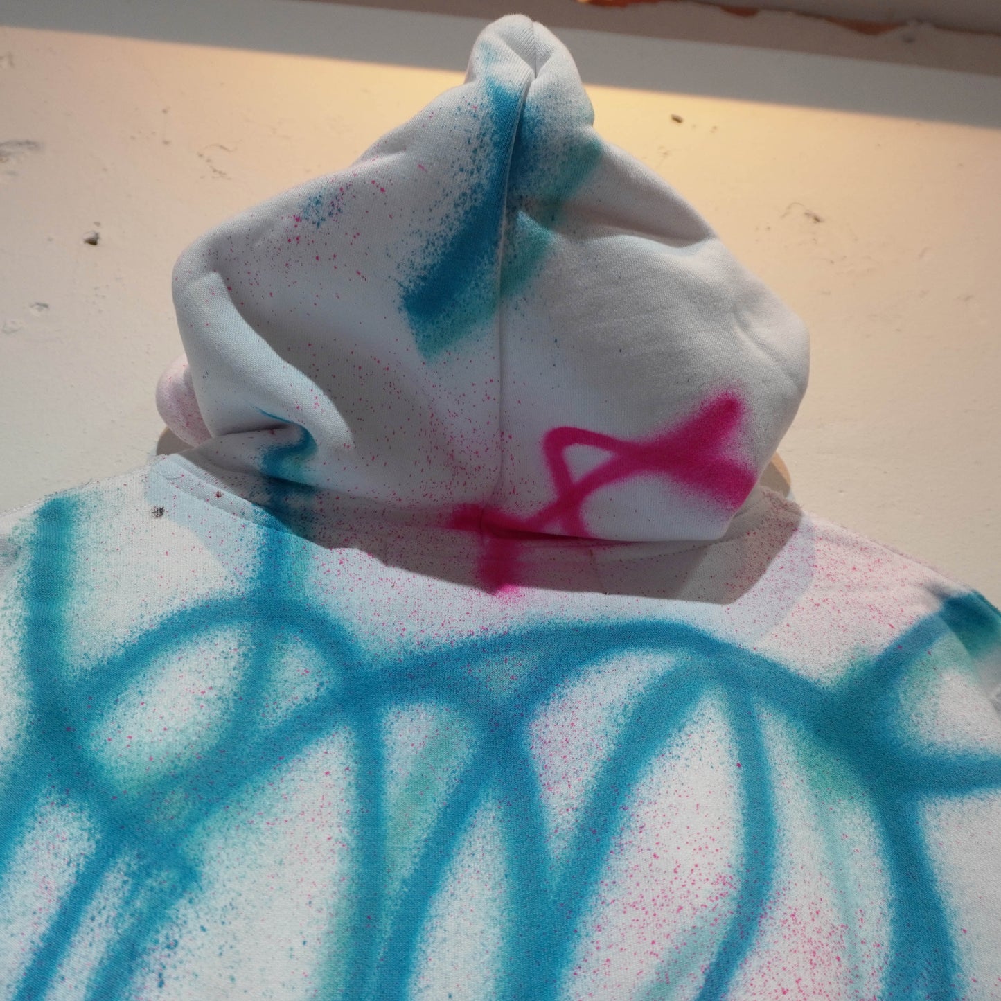 SKOLOCT SPRAY PAINTED ZIP HOODIE (S)