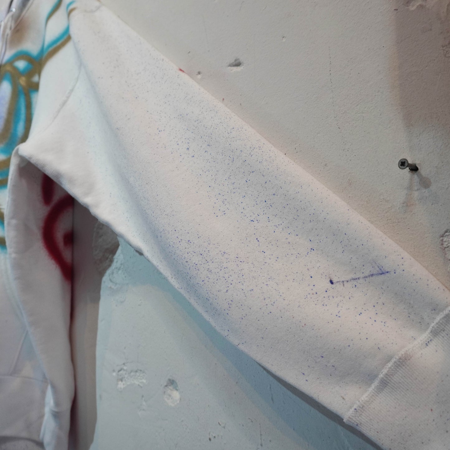 SKOLOCT SPRAY PAINTED ZIP HOODIE (XL)