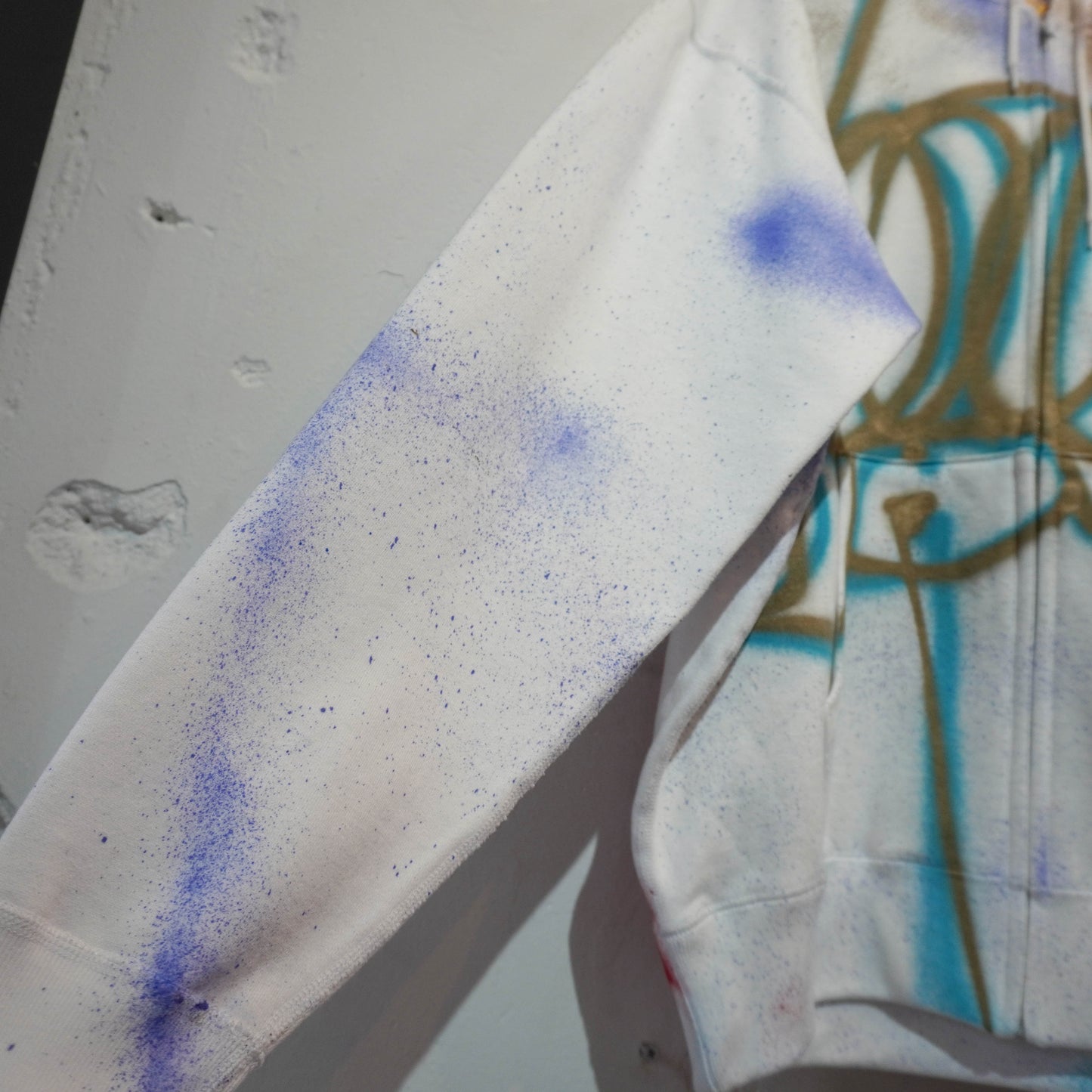 SKOLOCT SPRAY PAINTED ZIP HOODIE (XL)