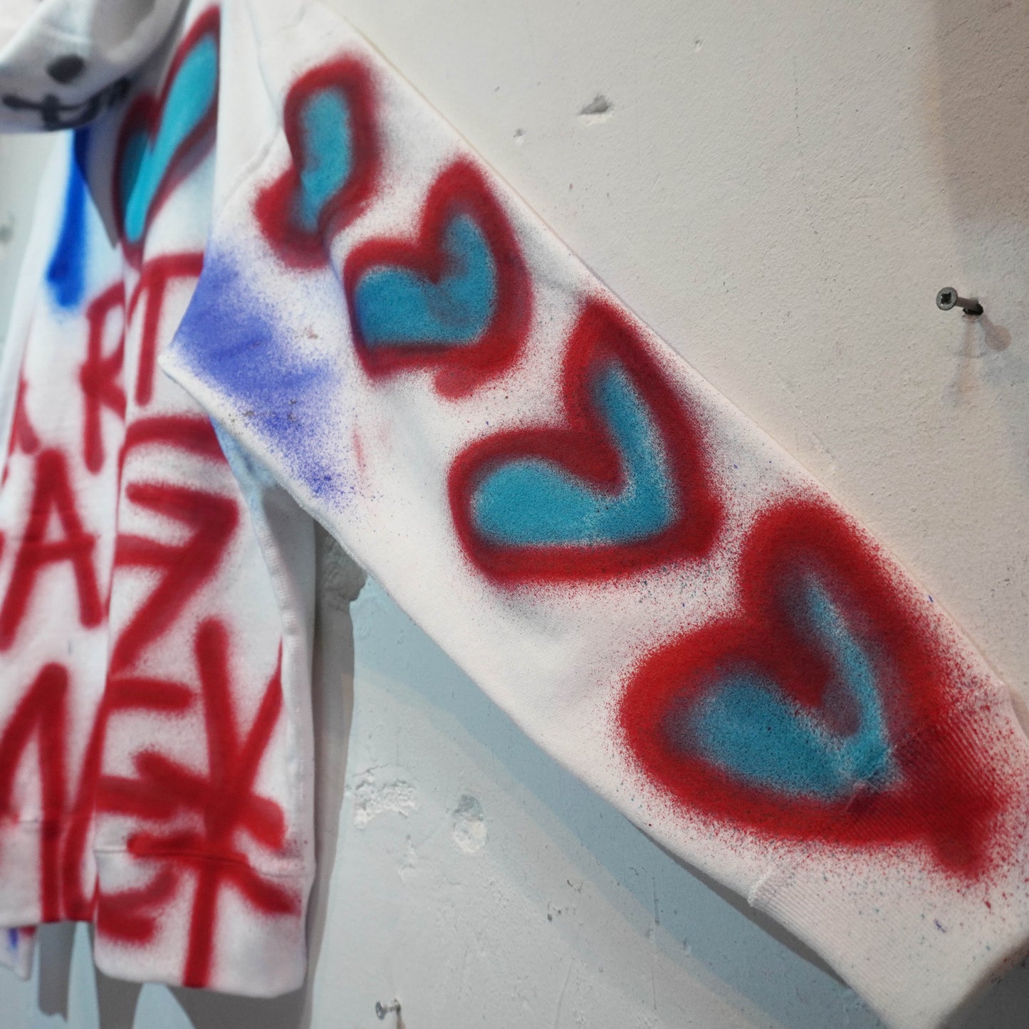 SKOLOCT SPRAY PAINTED ZIP HOODIE (XL)