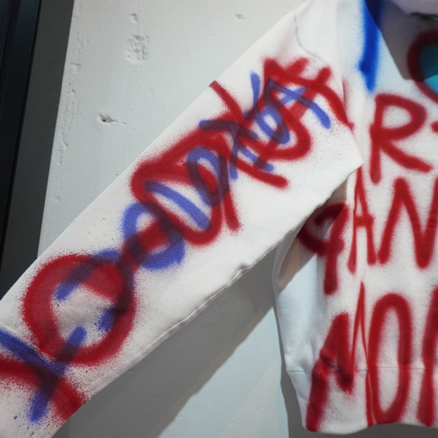 SKOLOCT SPRAY PAINTED ZIP HOODIE (XL)