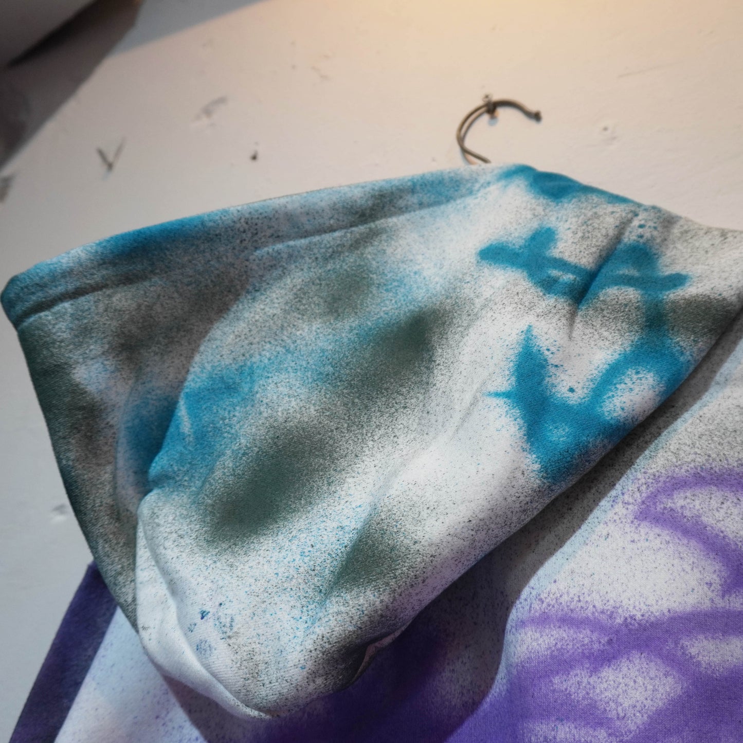 SKOLOCT SPRAY PAINTED ZIP HOODIE (XXL)