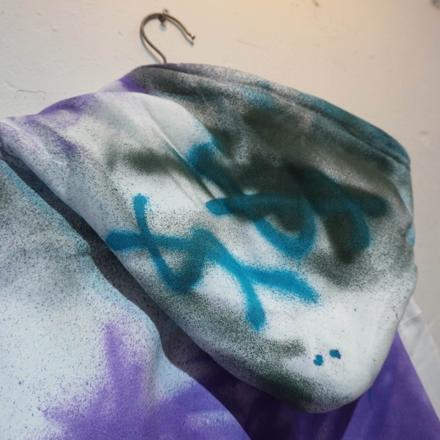 SKOLOCT SPRAY PAINTED ZIP HOODIE (XXL)