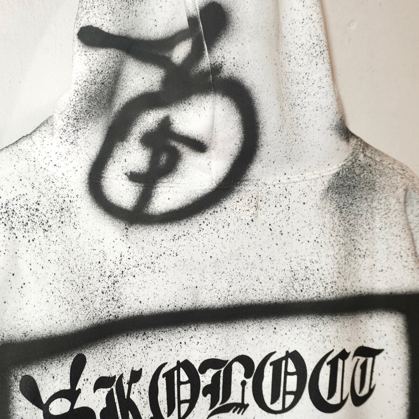 SKOLOCT SPRAY PAINTED REMAKE HOODIE (XL)