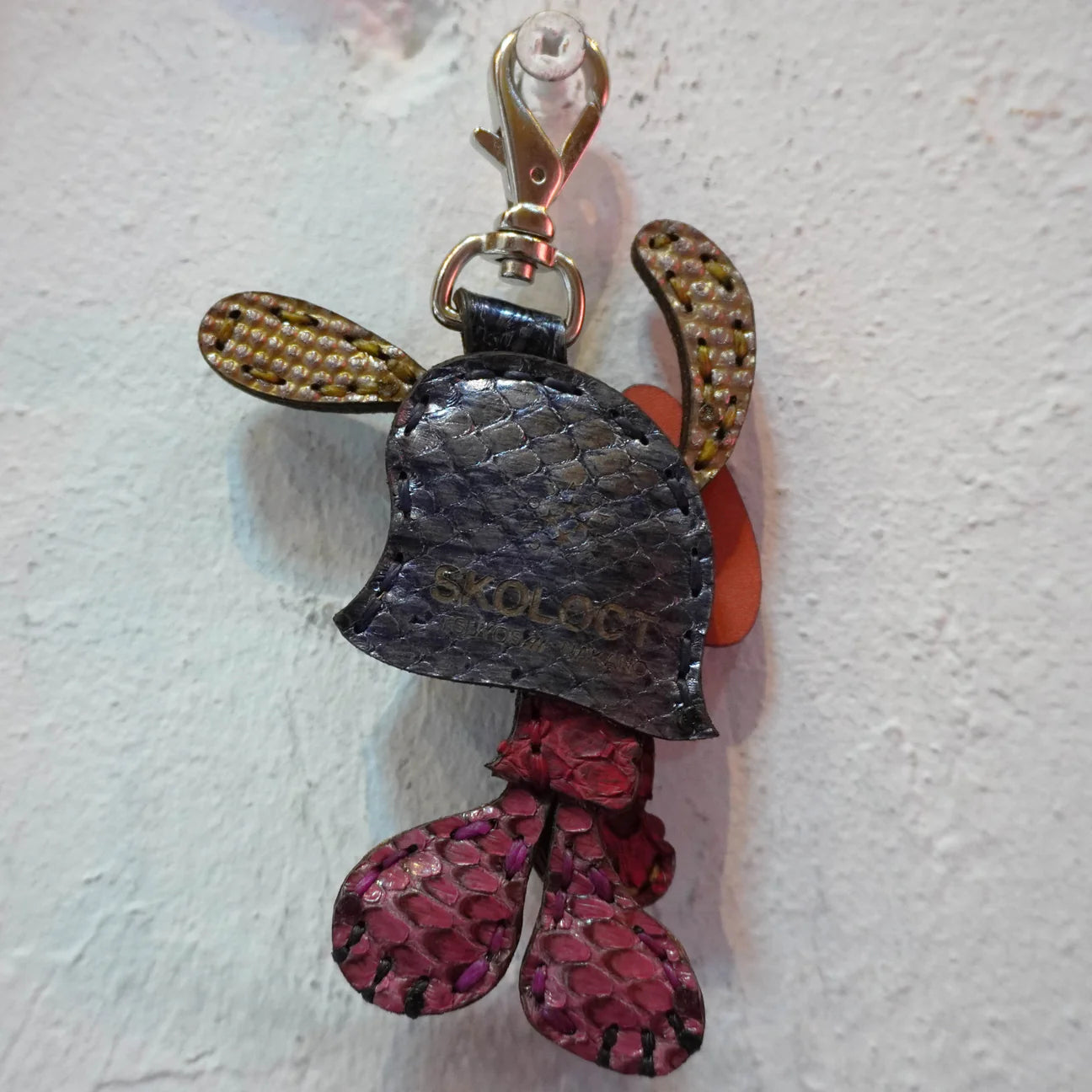 LEATHER KEYCHAIN "FINGER" - PYTHON