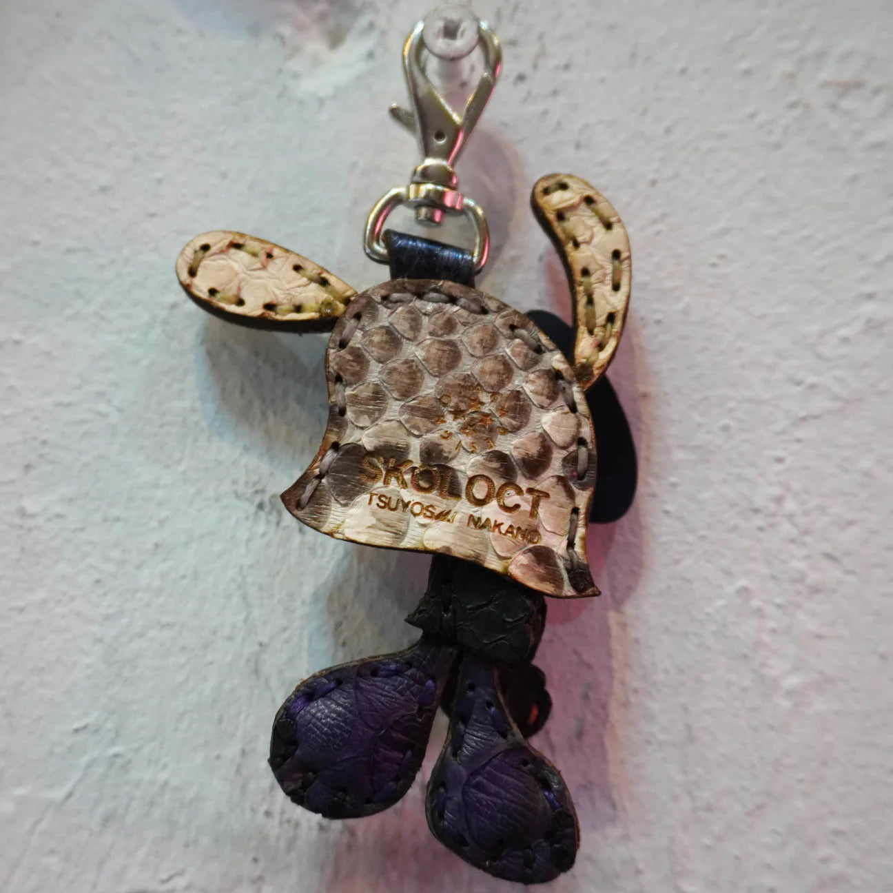 LEATHER KEYCHAIN "FINGER" - PYTHON