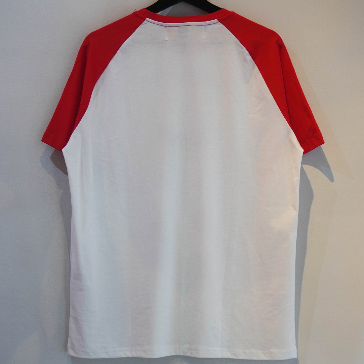 SKOLOCT FINGER SLOGAN RAGLAN T-SHIRT