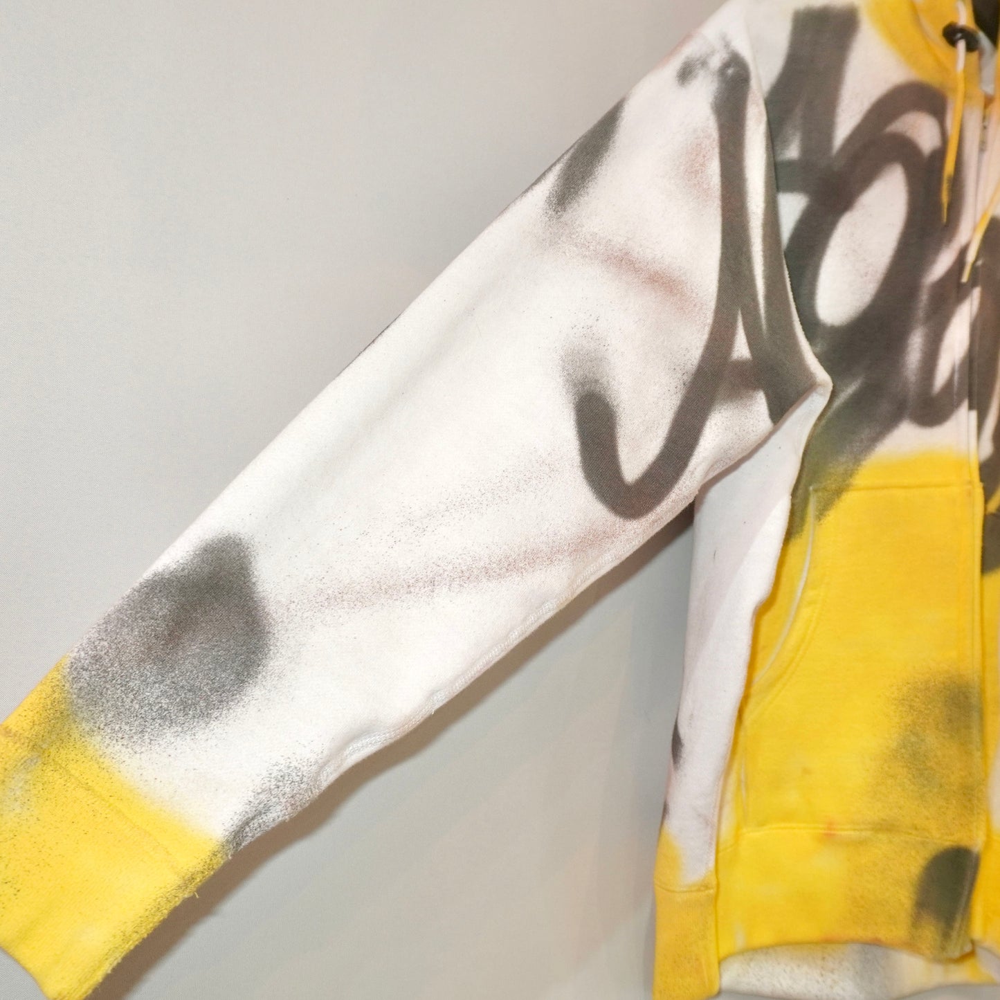 SKOLOCT SPRAY PAINTED ZIP HOODIE (M)