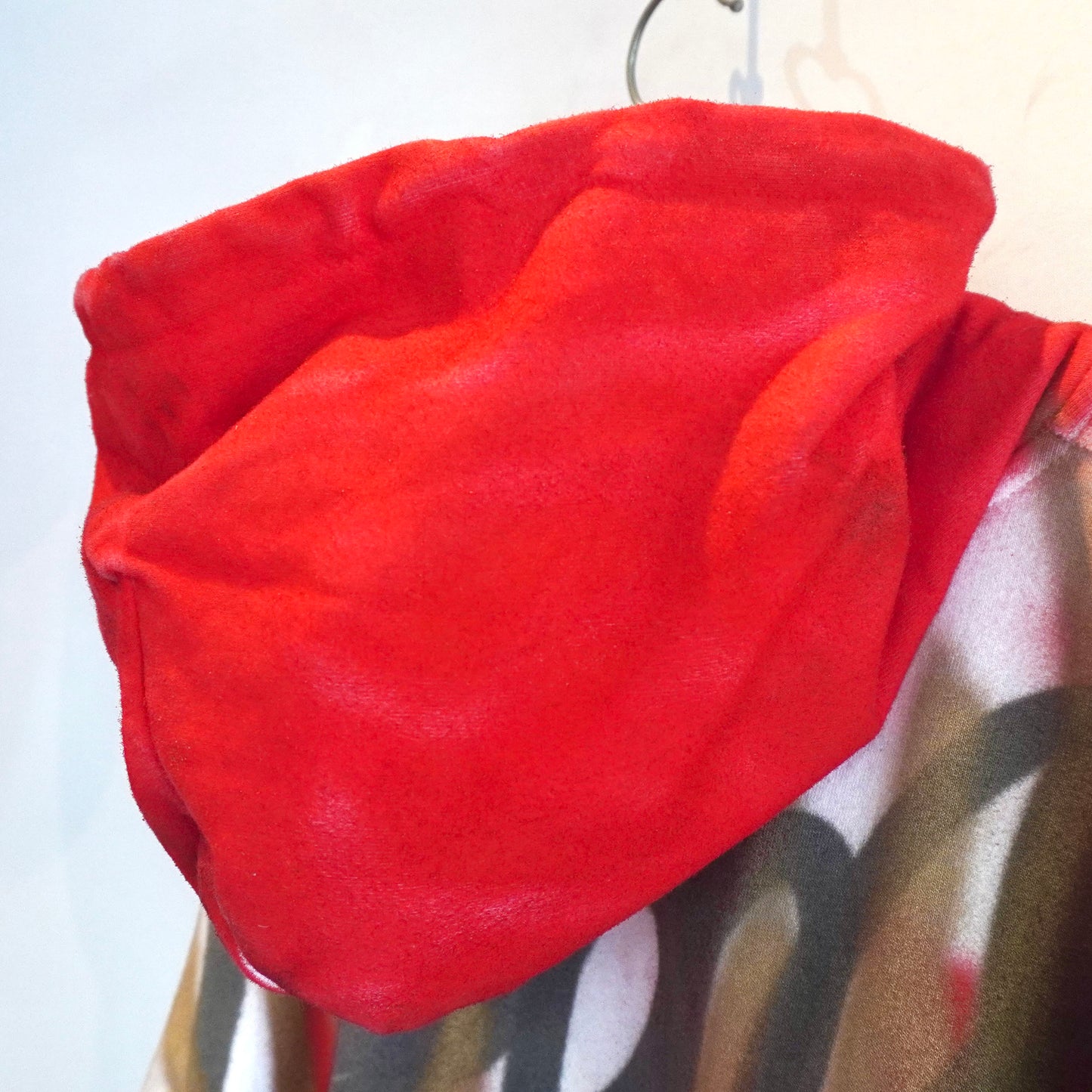 SKOLOCT SPRAY PAINTED ZIP HOODIE (XL)