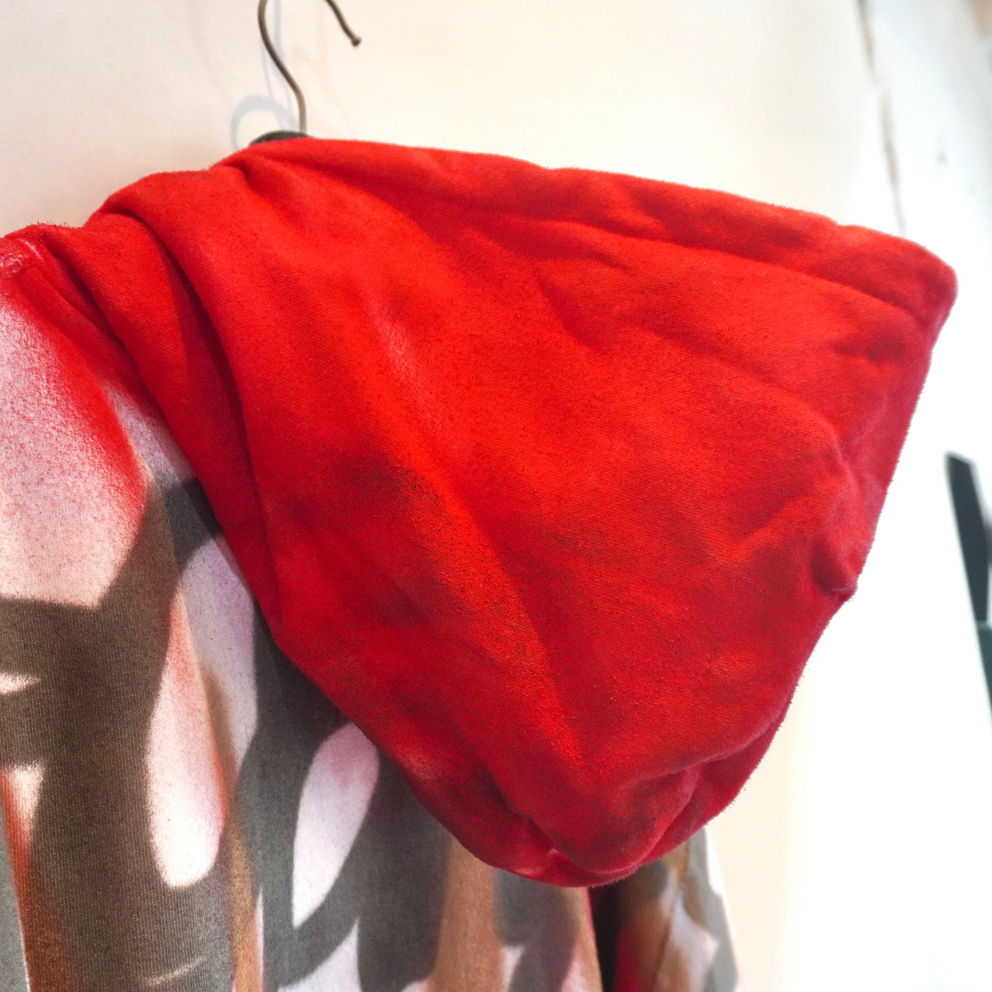 SKOLOCT SPRAY PAINTED ZIP HOODIE (XL)