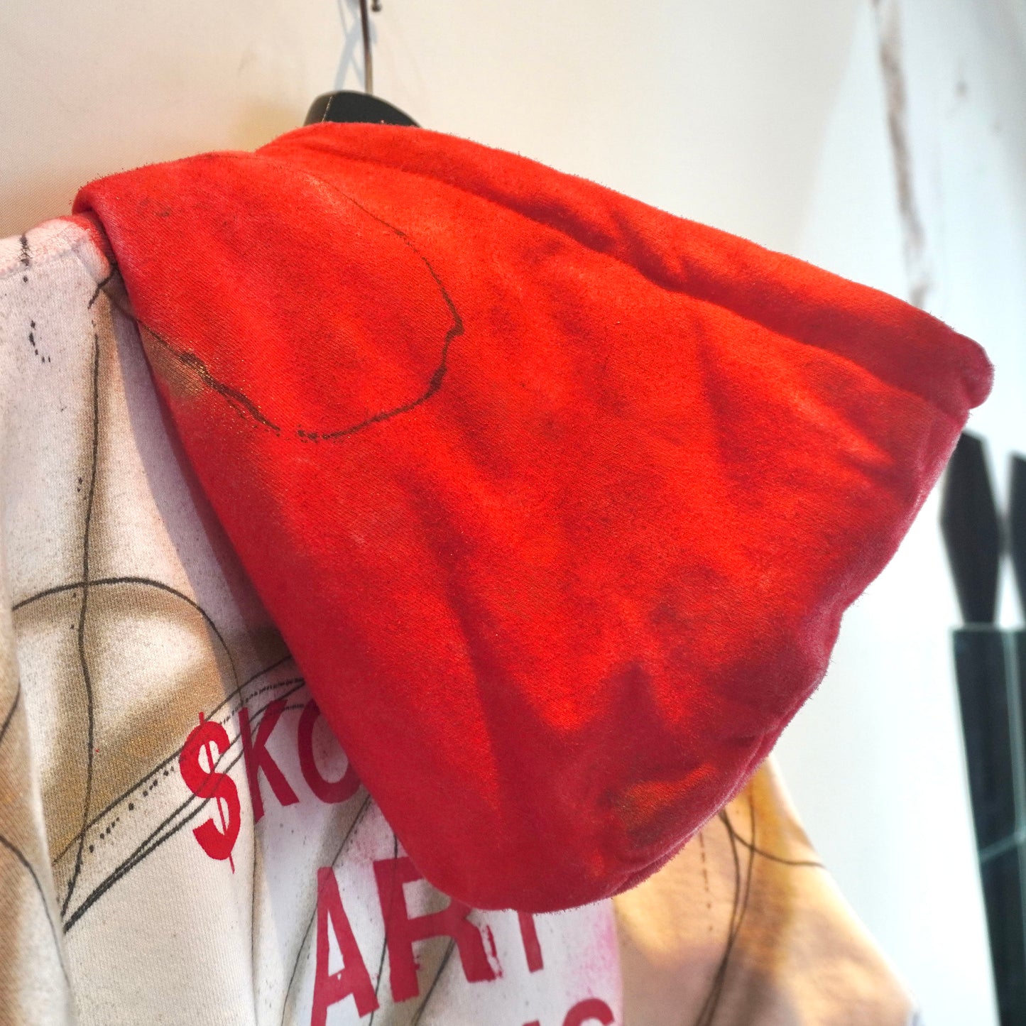 SKOLOCT SPRAY PAINTED ZIP HOODIE (XL)