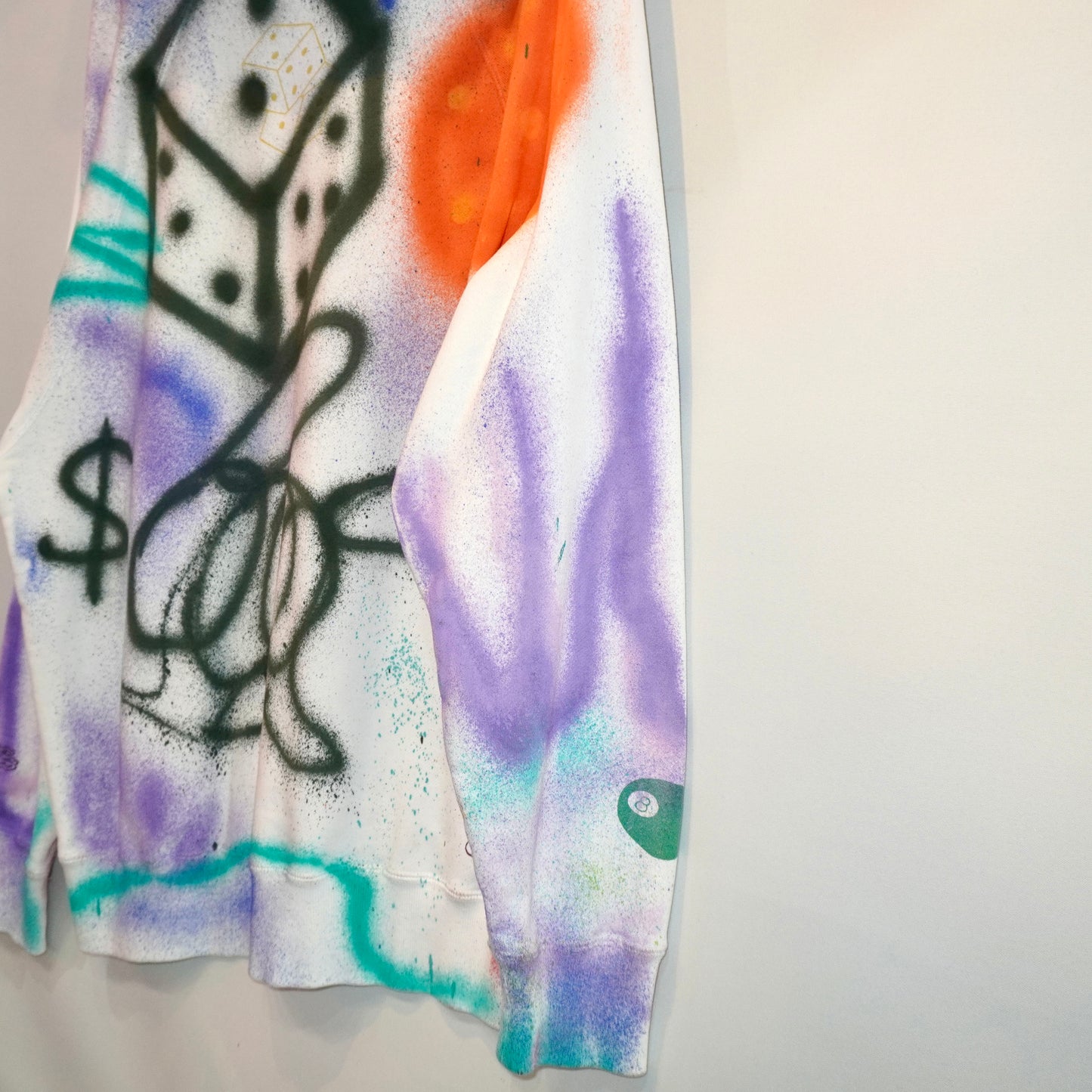 SKOLOCT SPRAY PAINTED REWORKED DICE HOODIE (M)