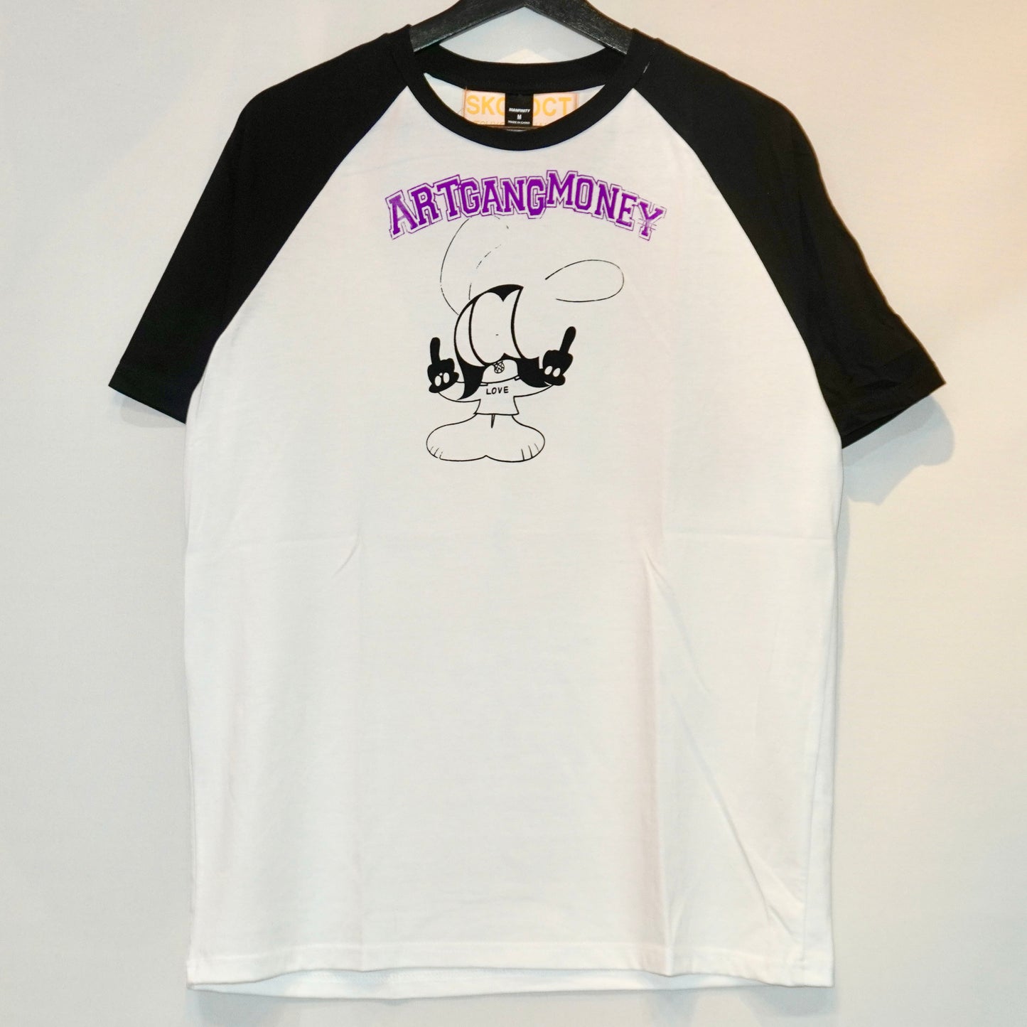 SKOLOCT FINGER SLOGAN RAGLAN T-SHIRT