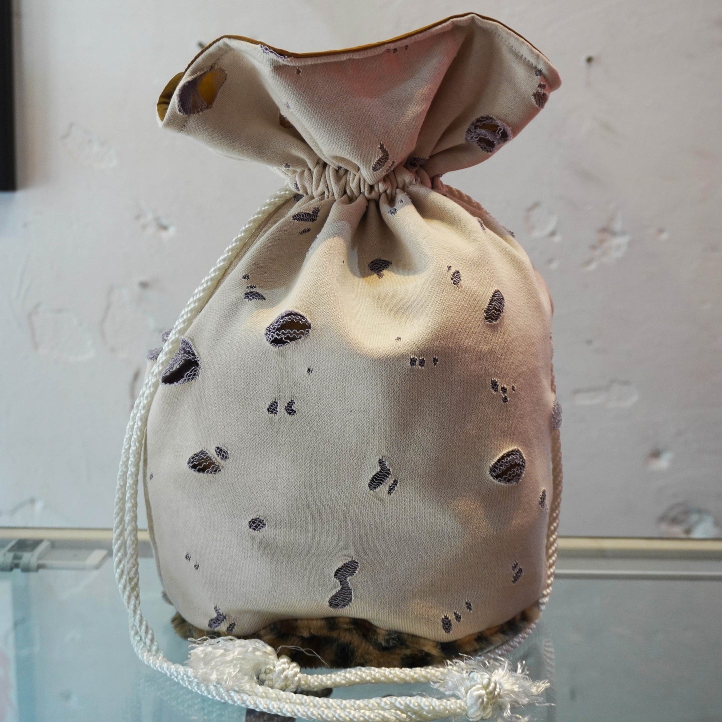 SKOLOCT DISTRESSED MONEY BAG - WHITE (LEOPARD)