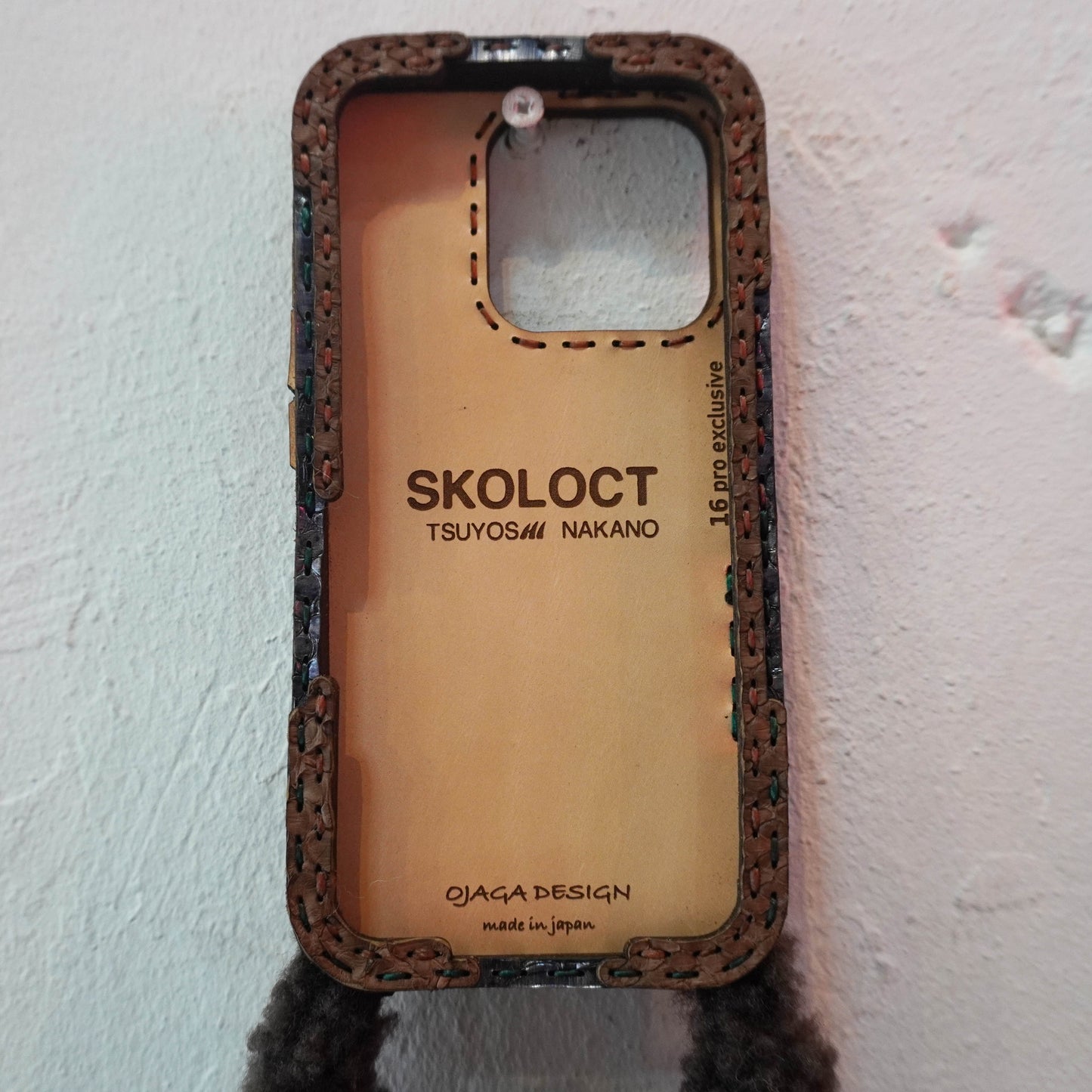 LEATHER PHONE CASE PYTHON - iPhone 16 PRO