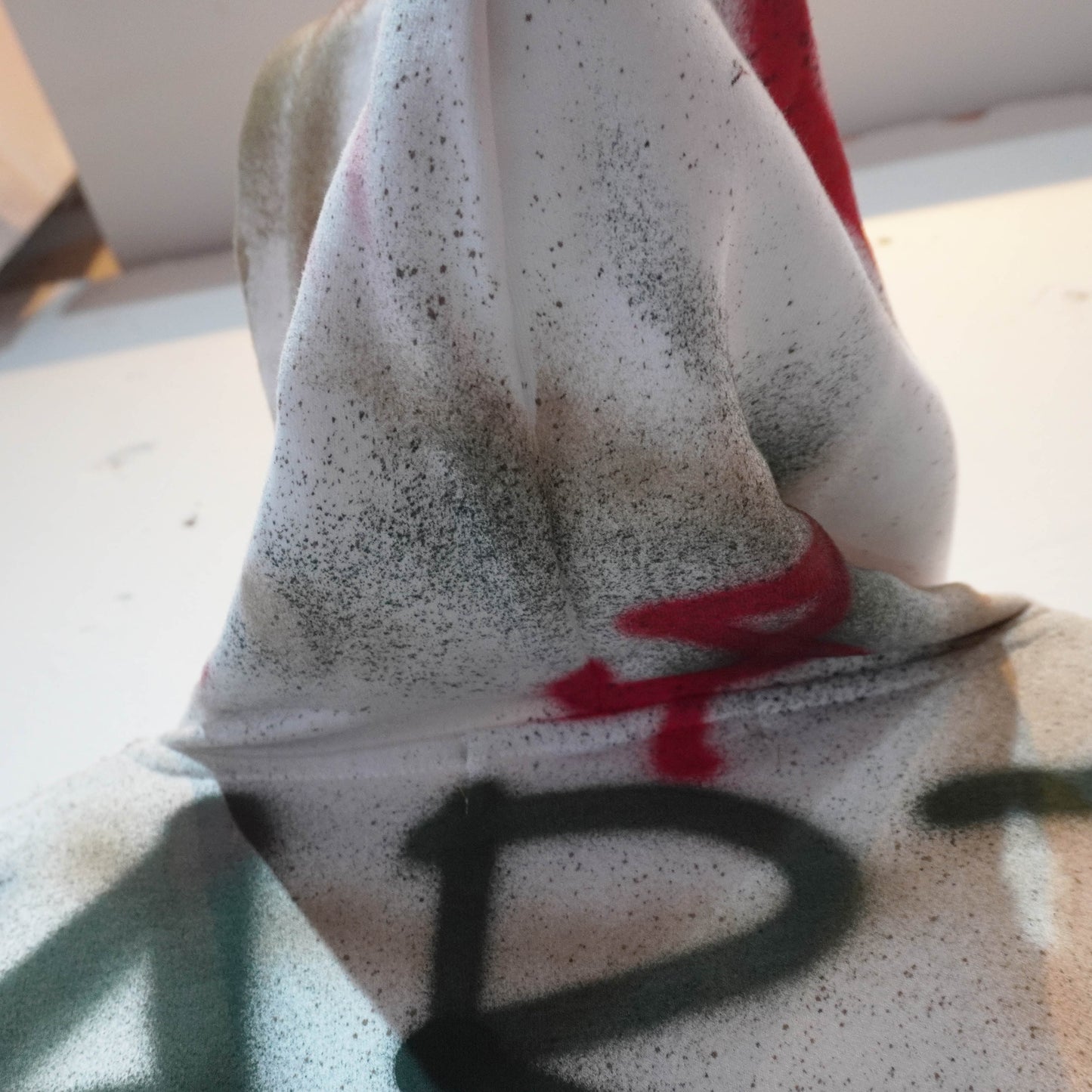 SKOLOCT SPRAY PAINTED ZIP HOODIE (L)