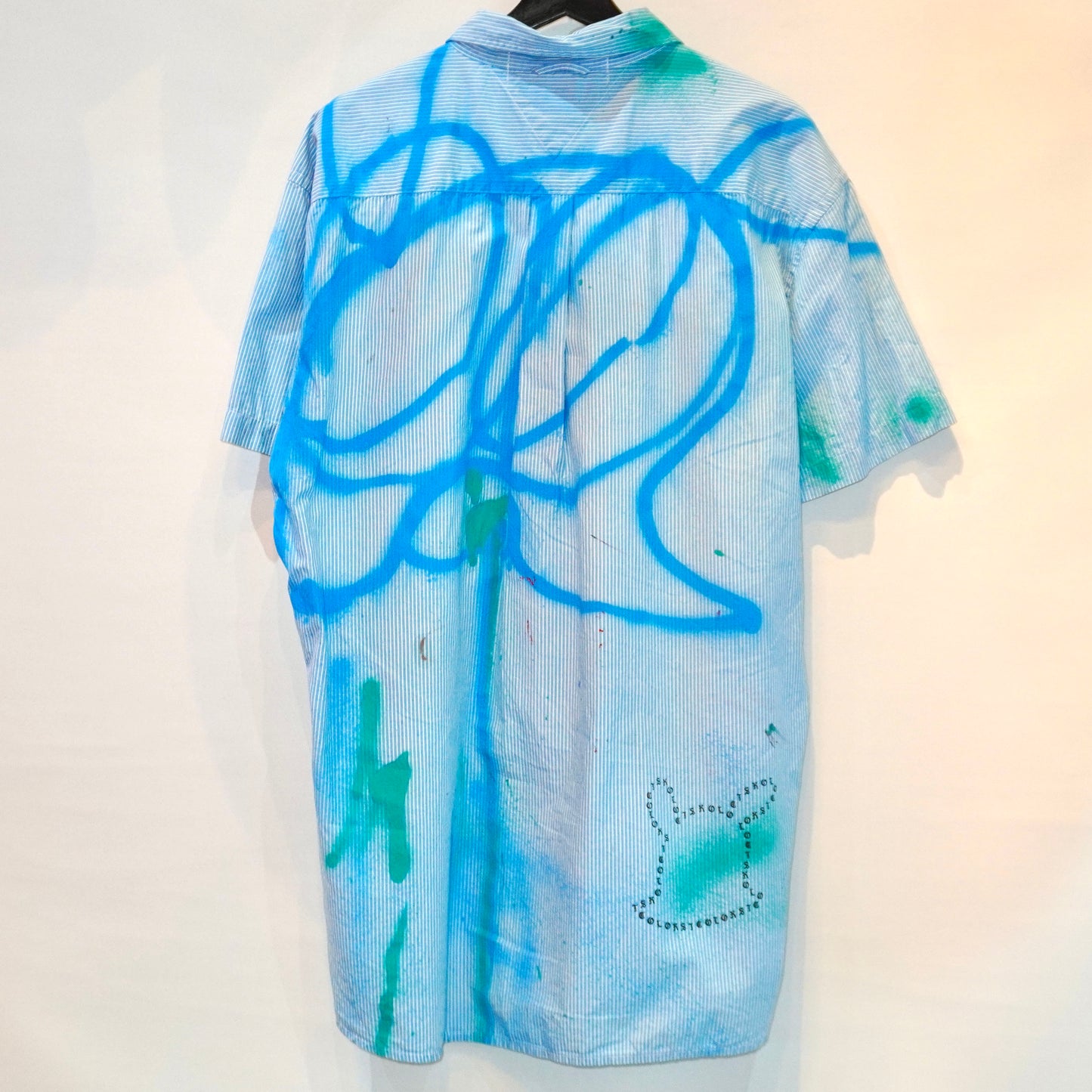 SKOLOCT SPRAY PAINTED REMAKE SHIRT (XL)
