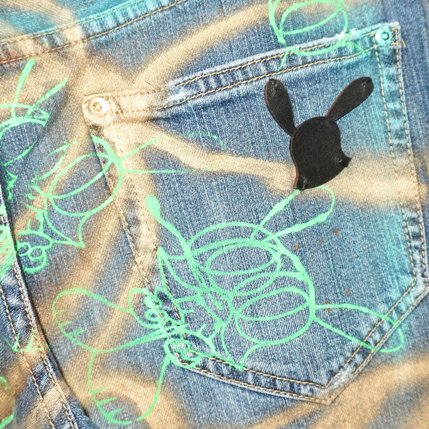 SKOLOCT SPRAY PAINTED JEANS - 33