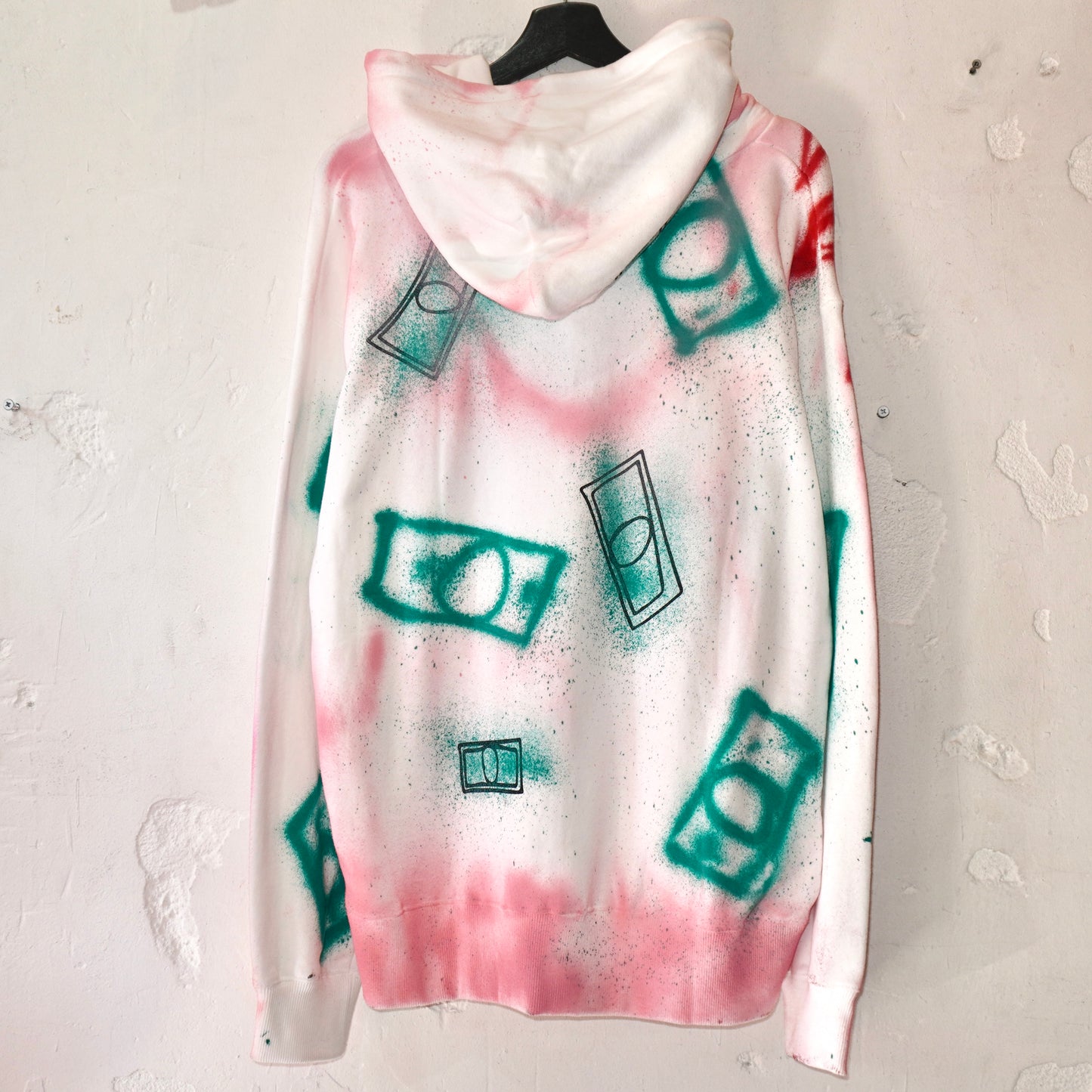 SKOLOCT SPRAY PAINTED REMAKE HOODIE (XL)