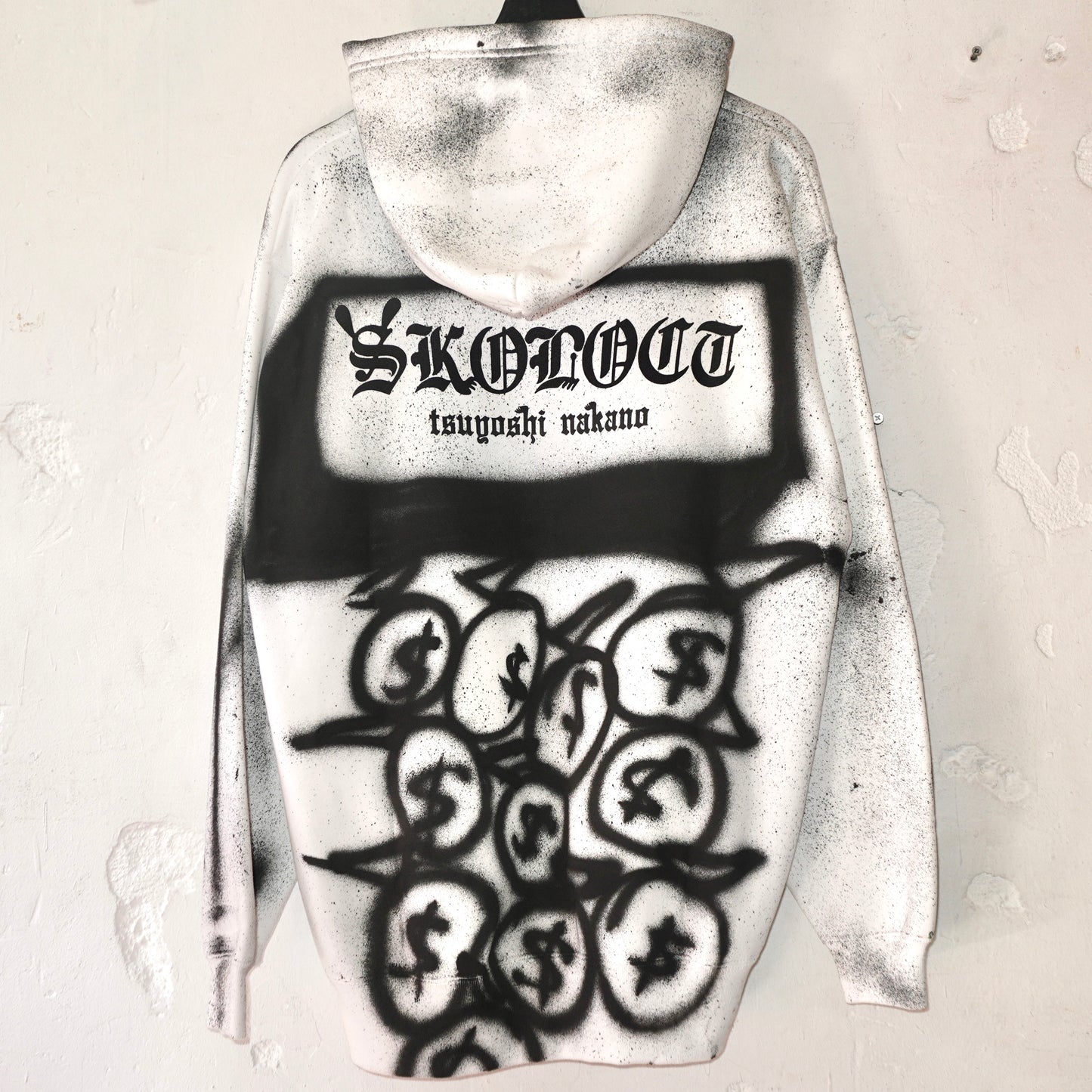 SKOLOCT SPRAY PAINTED REMAKE HOODIE (XL)