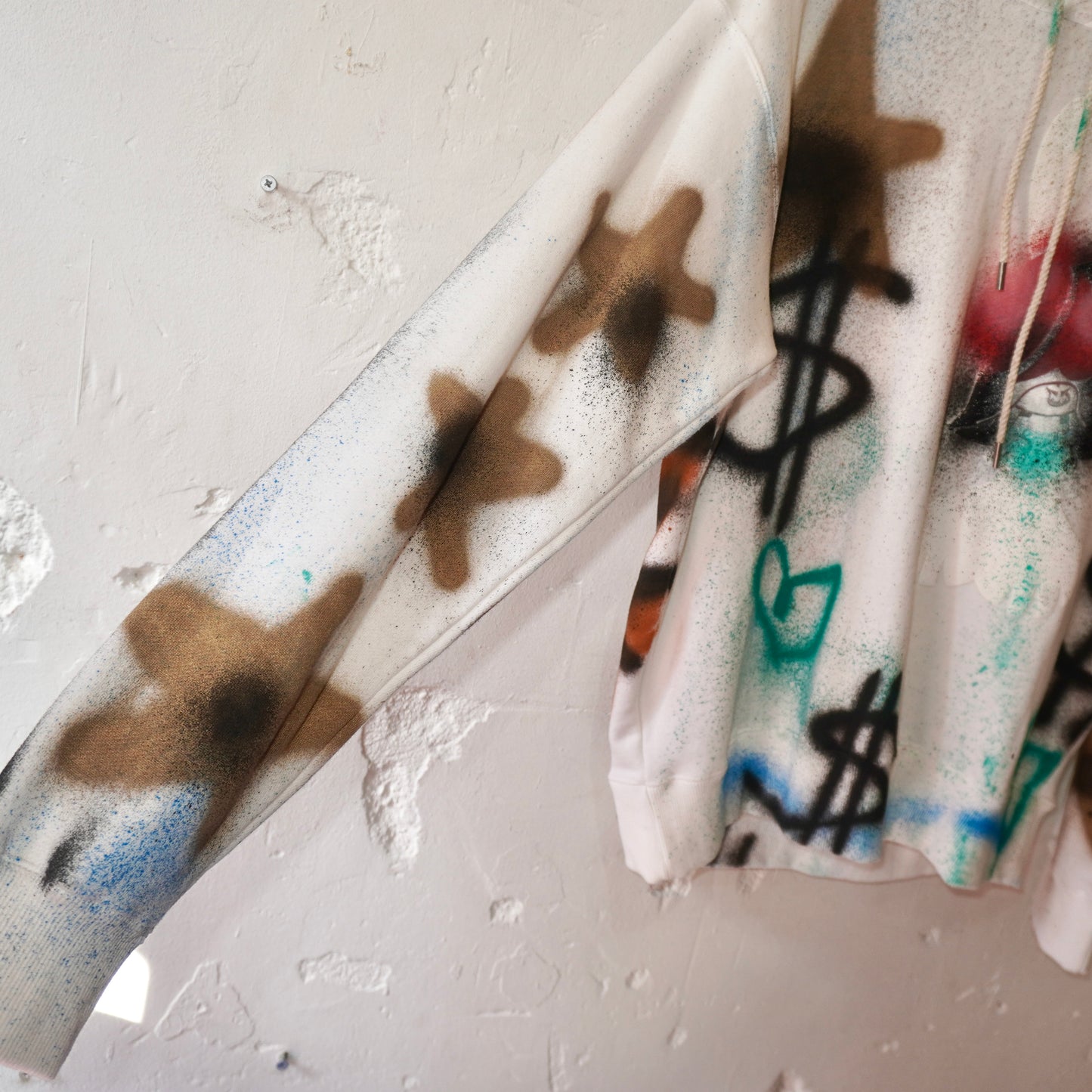 SKOLOCT SPRAY PAINTED REMAKE HOODIE (L)