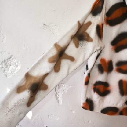 SKOLOCT SPRAY PAINTED REMAKE HOODIE (L)