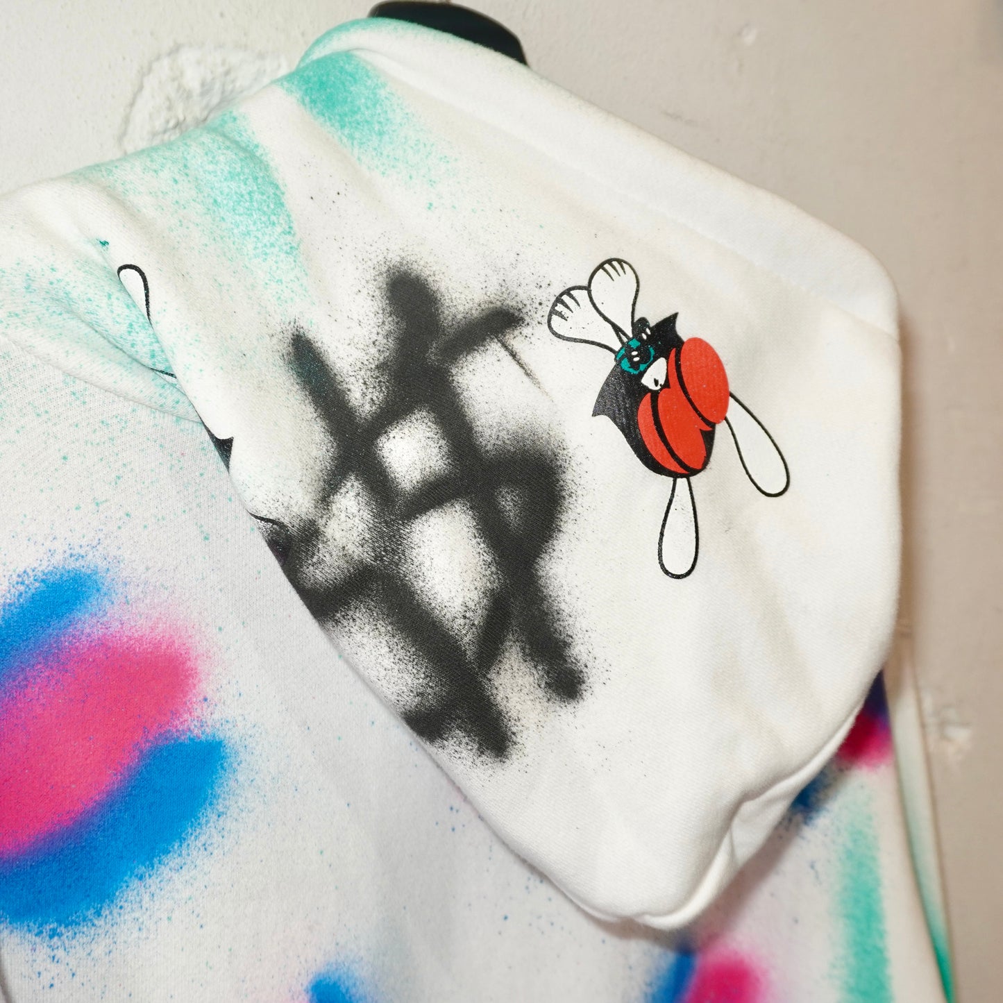 SKOLOCT SPRAY PAINTED REMAKE HOODIE (M)