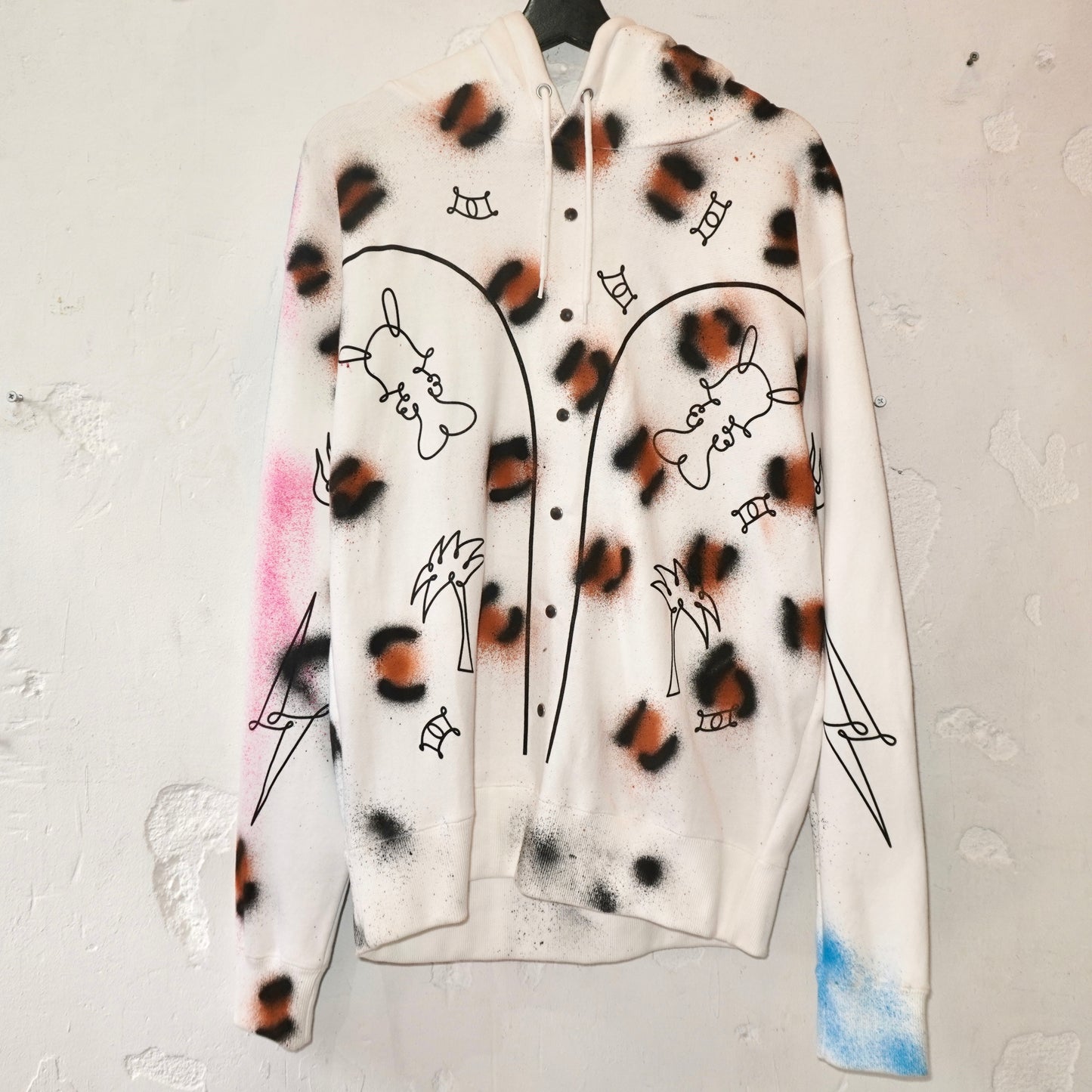 SKOLOCT SPRAY PAINTED REMAKE HOODIE (L)