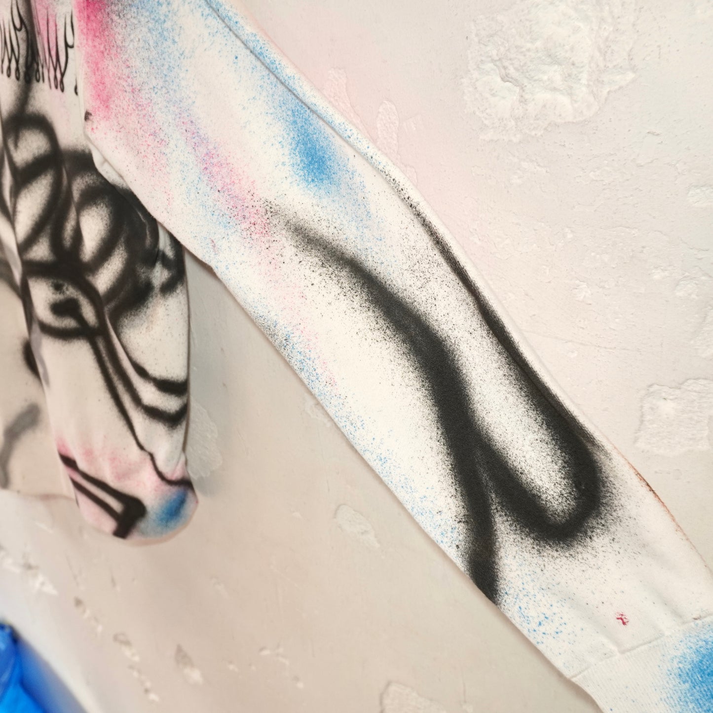 SKOLOCT SPRAY PAINTED REMAKE HOODIE (L)