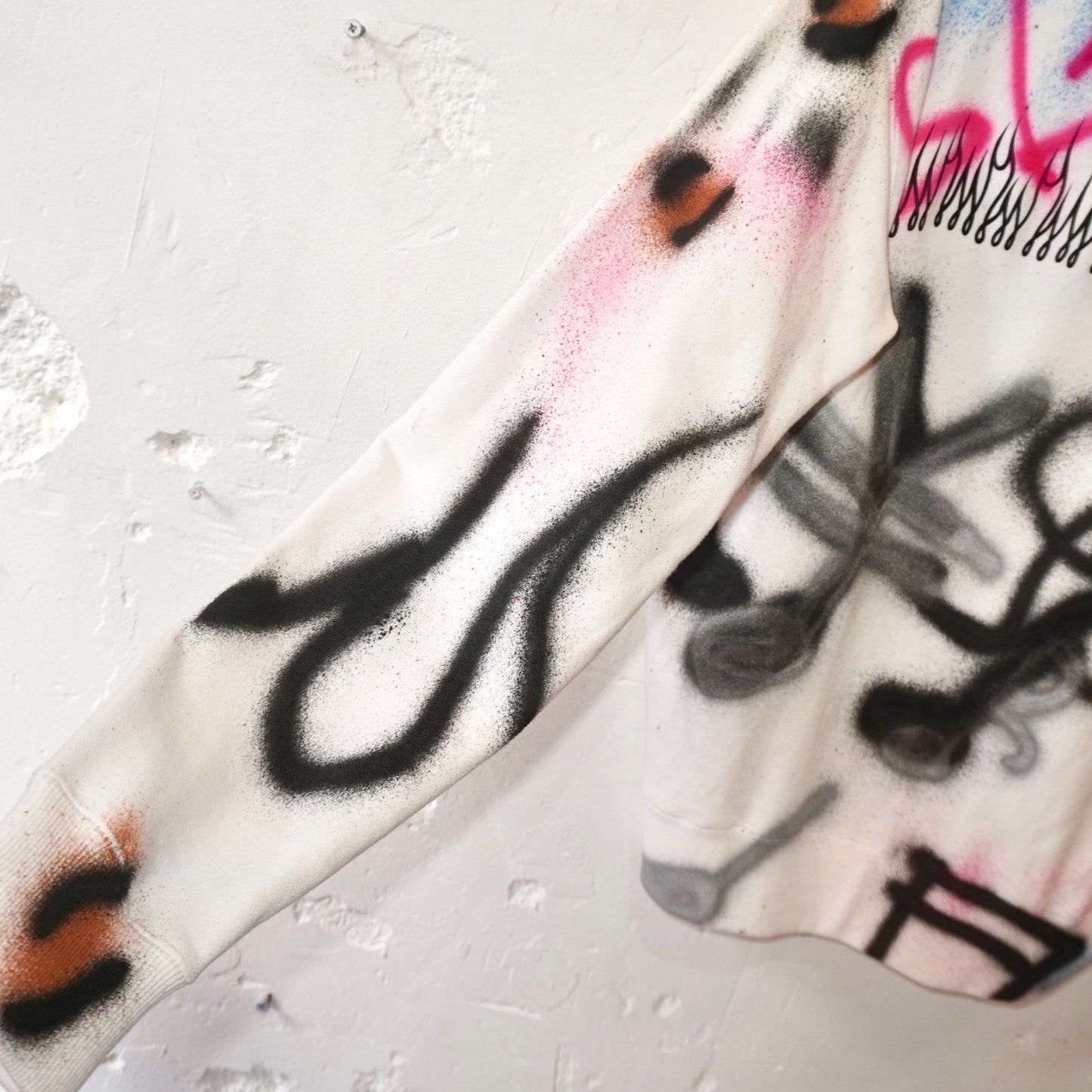 SKOLOCT SPRAY PAINTED REMAKE HOODIE (L)