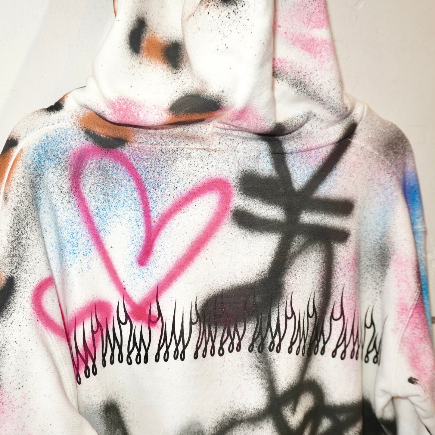 SKOLOCT SPRAY PAINTED REMAKE HOODIE (L)