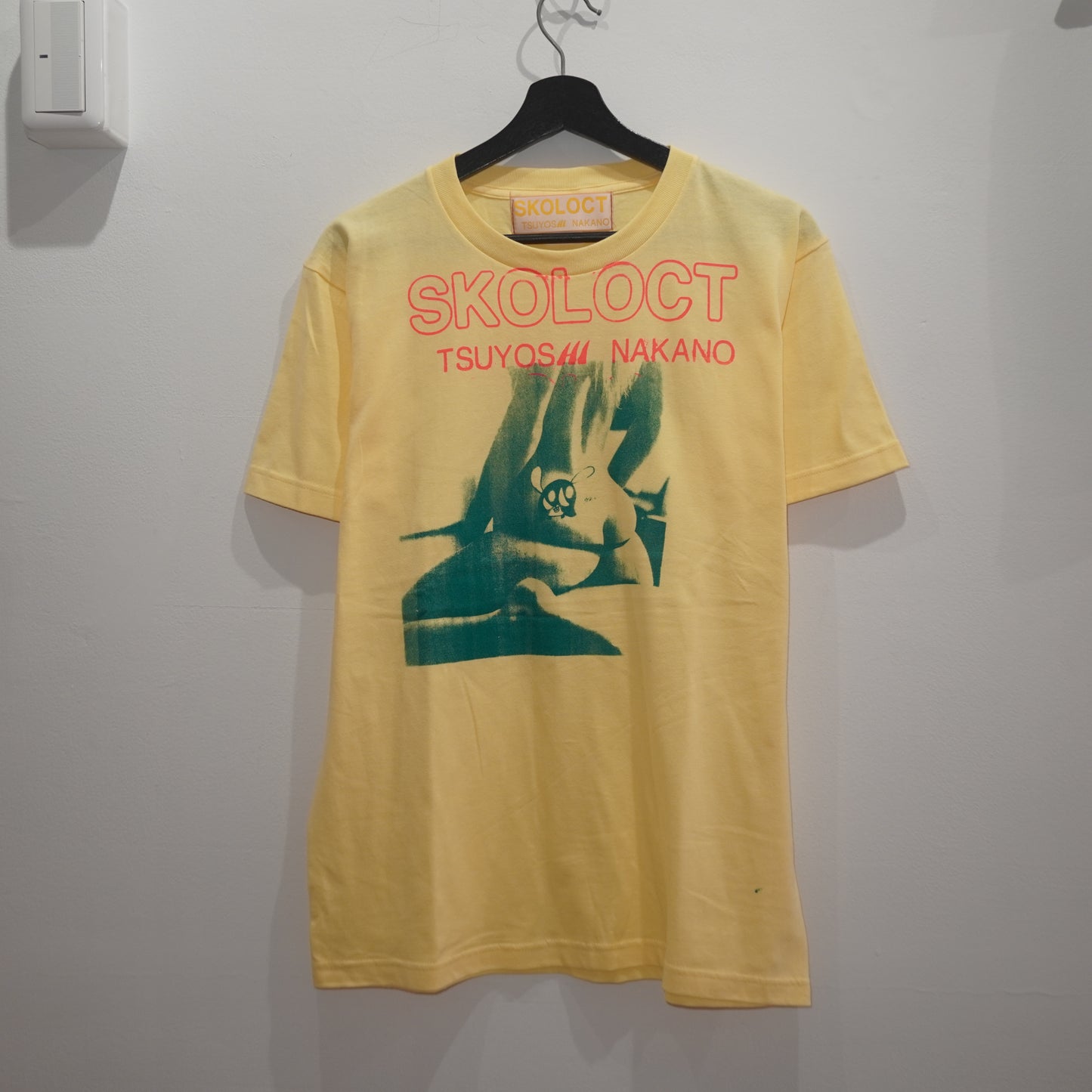 SKOLOCT SKO FACE W/ SLOGAN T-SHIRT