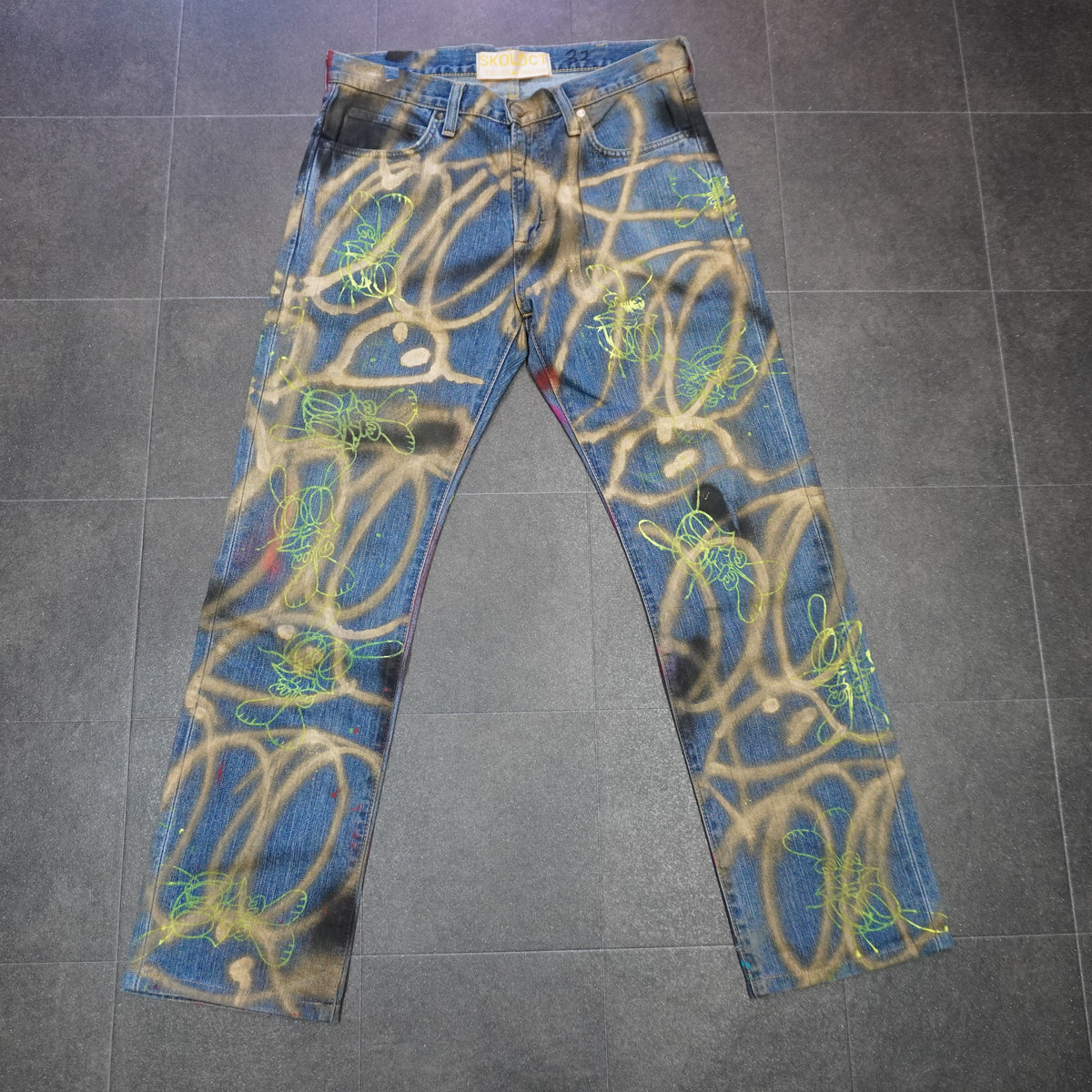 SKOLOCT SPRAY PAINTED JEANS-32