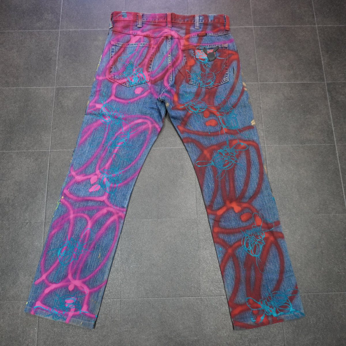 SKOLOCT SPRAY PAINTED JEANS-32