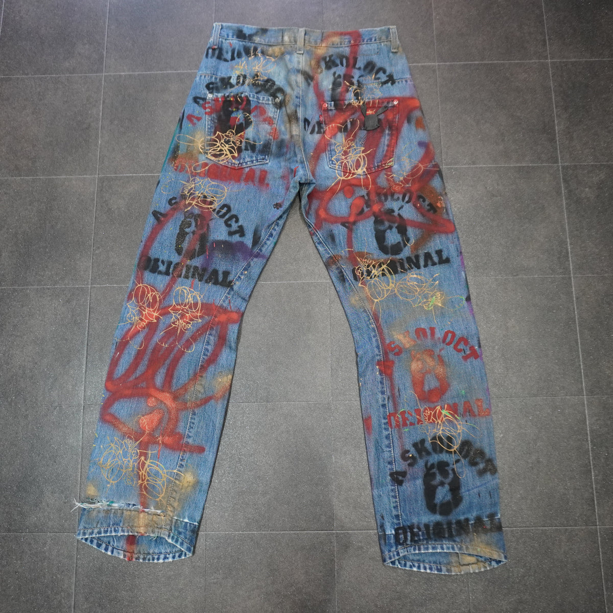 SKOLOCT SPRAY PAINTED JEANS-33