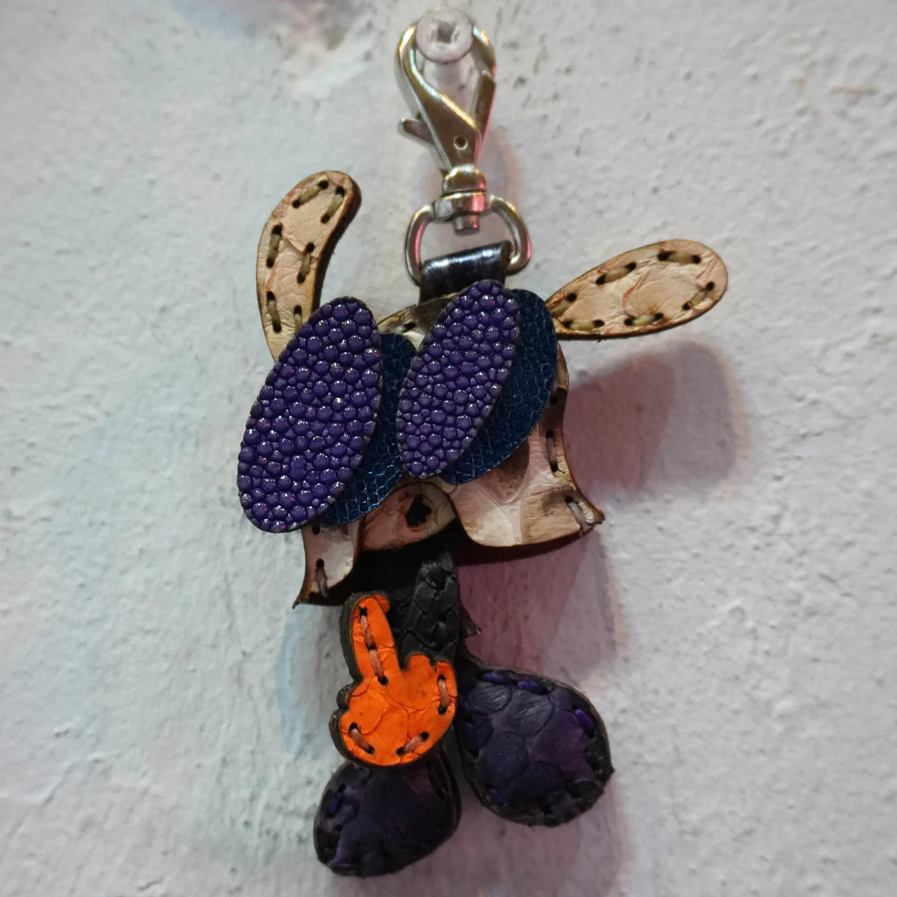 LEATHER KEYCHAIN "FINGER" - PYTHON