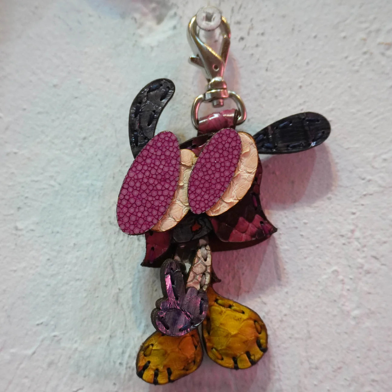 LEATHER KEYCHAIN "FINGER" - PYTHON