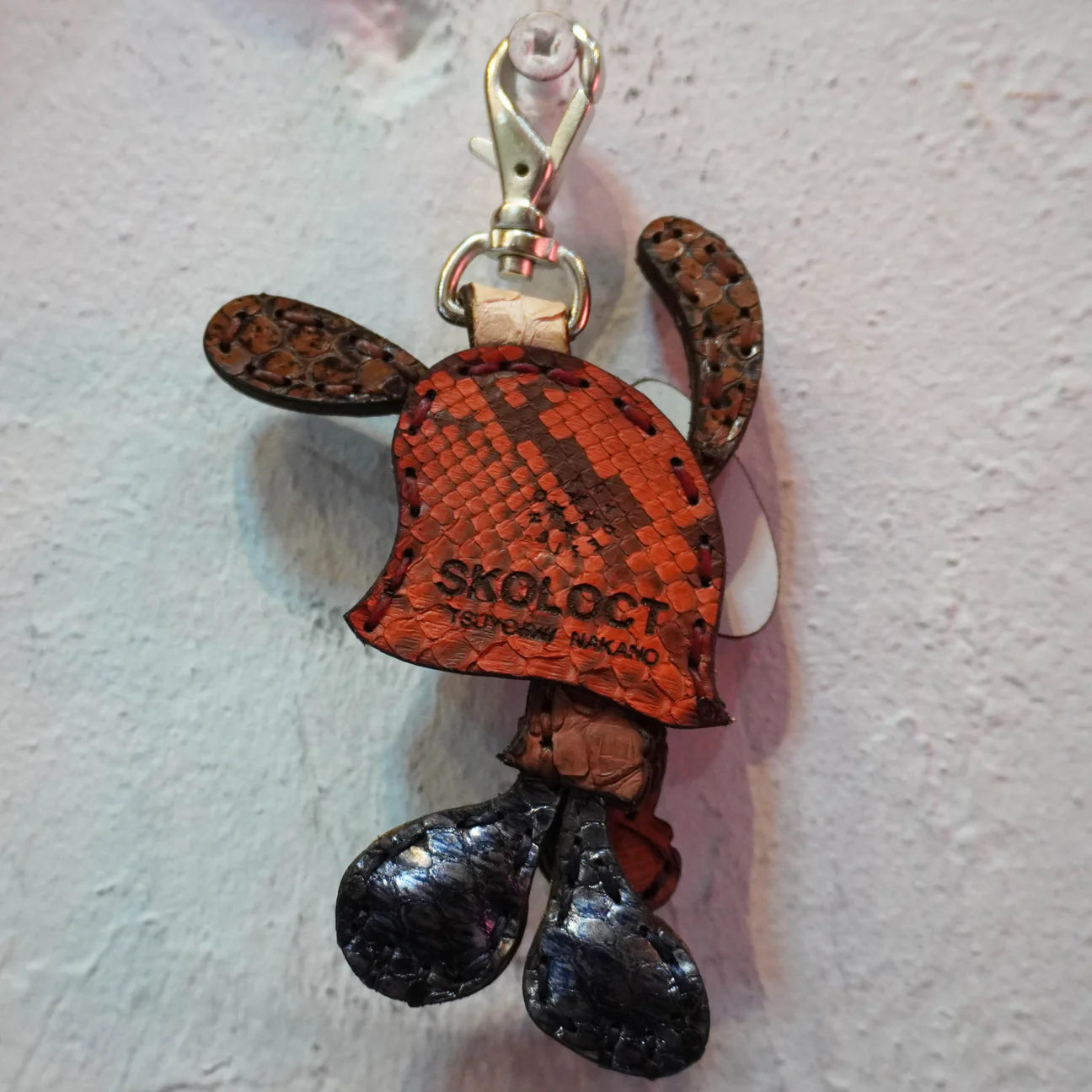 LEATHER KEYCHAIN "FINGER" - PYTHON