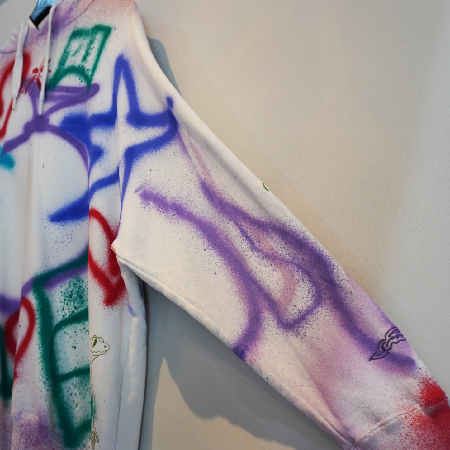 SKOLOCT SPRAY PAINTED REWORKED HOODIE (M)