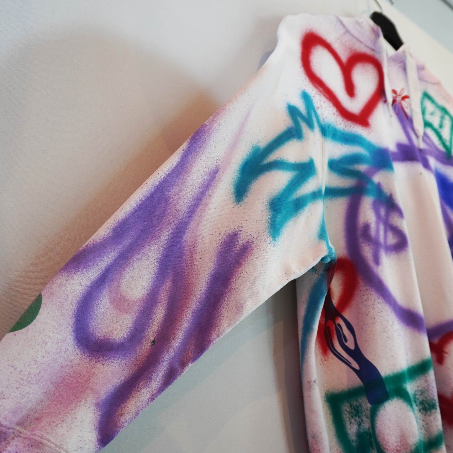 SKOLOCT SPRAY PAINTED REWORKED HOODIE (M)