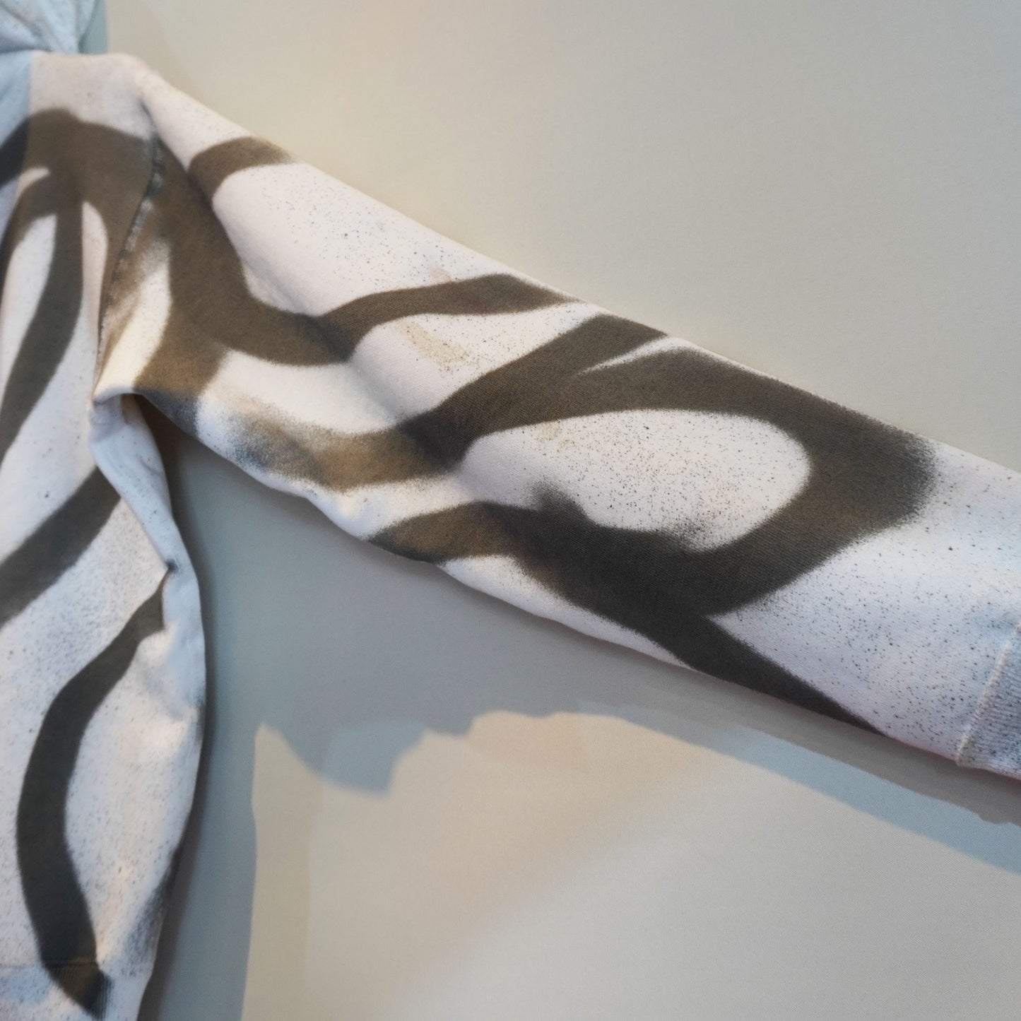 SKOLOCT SPRAY PAINTED ZIP HOODIE (S)