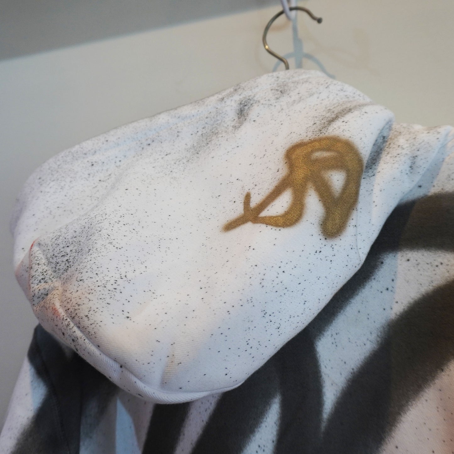 SKOLOCT SPRAY PAINTED ZIP HOODIE (S)