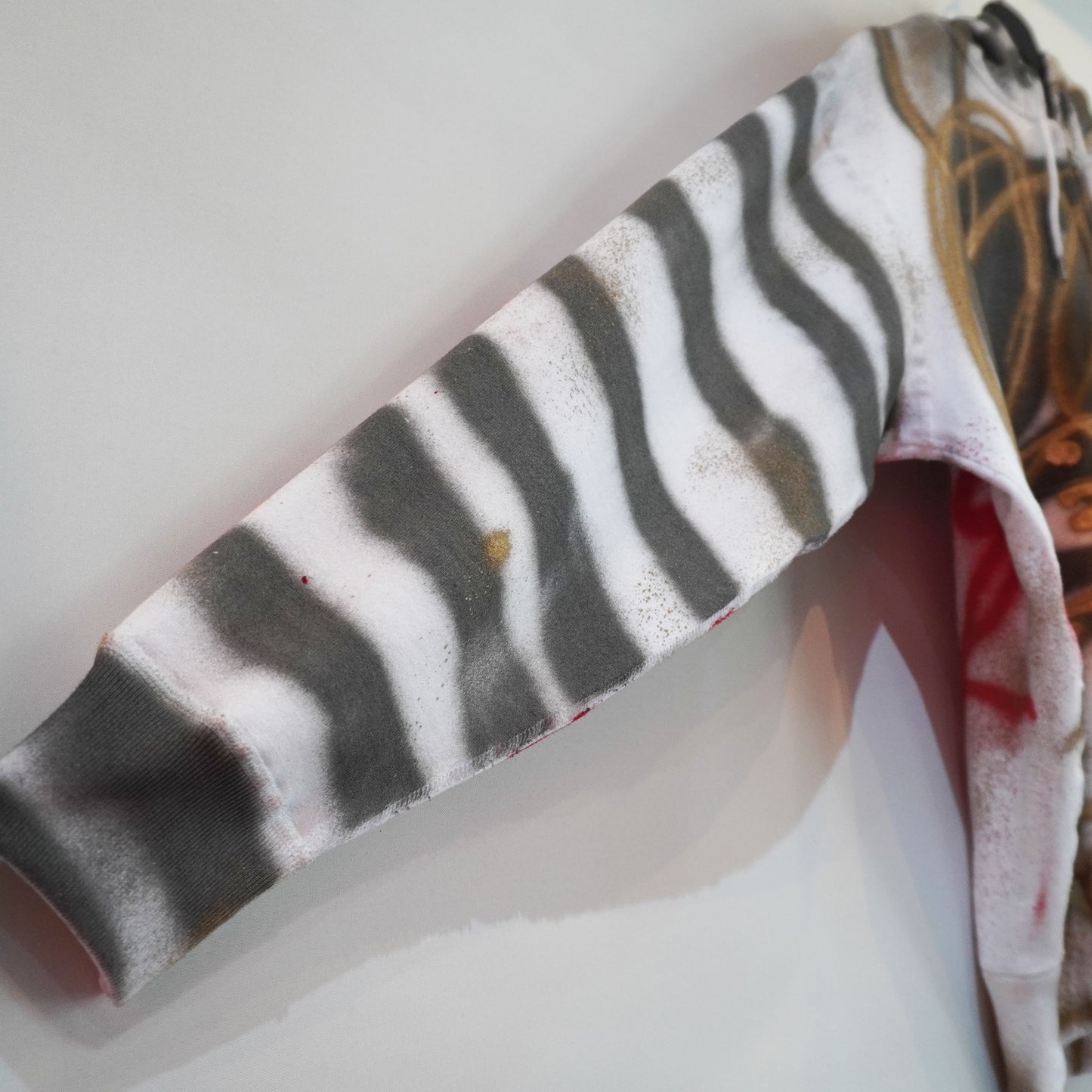 SKOLOCT SPRAY PAINTED ZIP HOODIE (L)